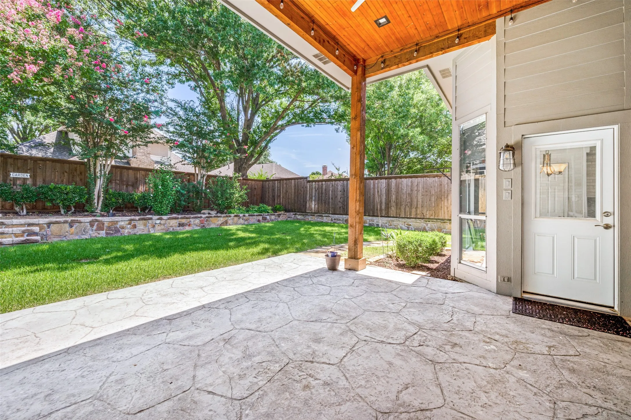 Single Family Residence For Sale in Collin County , 2213 Old Mcgarrah Road, Mc Kinney, Texas 75072, 3 Bedroom, 2 Bathroom, 2 Garage spaces, 1,883 Sqft, built in 1988, mls#21344517, Real Estate Agent in Mc Kinney, Homes For Sale in Collin county, Homes For Sale in Mc Kinney, Realtor in Mc Kinney Texas, Real Estate Brokerage Independent Realty Texas, Luminita Cordes Realtor