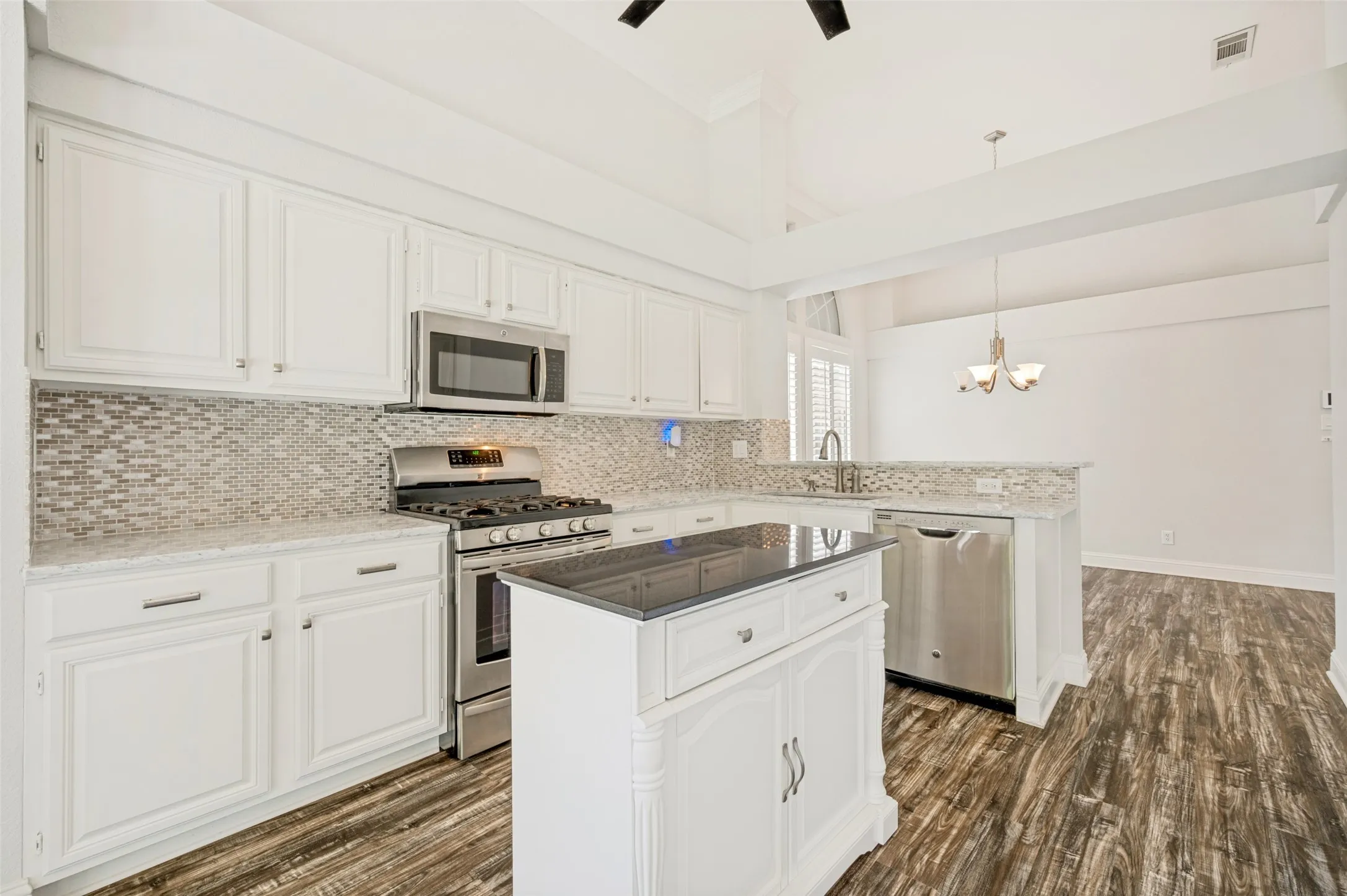 Single Family Residence For Sale in Collin County , 2213 Old Mcgarrah Road, Mc Kinney, Texas 75072, 3 Bedroom, 2 Bathroom, 2 Garage spaces, 1,883 Sqft, built in 1988, mls#21344517, Real Estate Agent in Mc Kinney, Homes For Sale in Collin county, Homes For Sale in Mc Kinney, Realtor in Mc Kinney Texas, Real Estate Brokerage Independent Realty Texas, Luminita Cordes Realtor