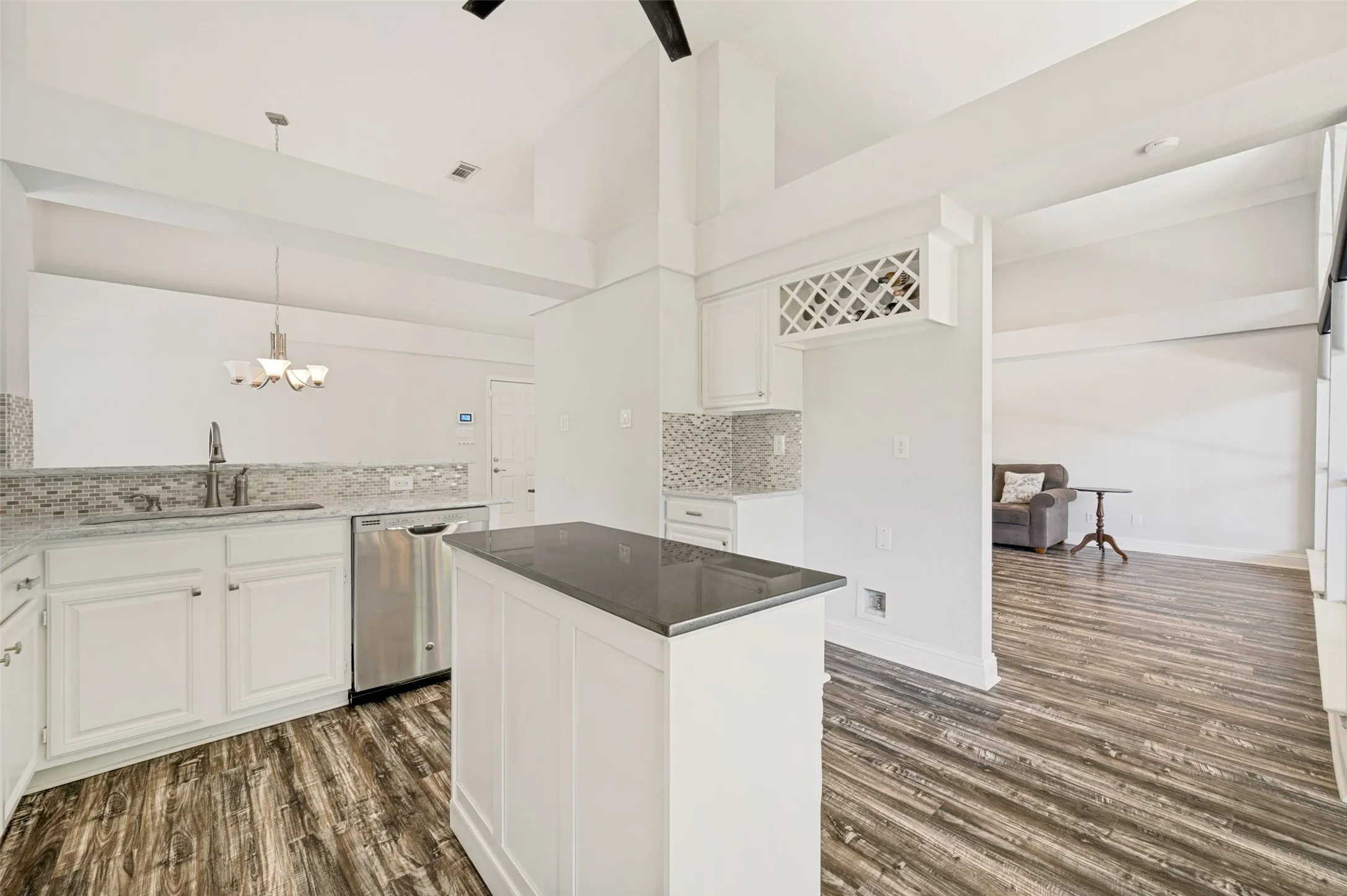 Single Family Residence For Sale in Collin County , 2213 Old Mcgarrah Road, Mc Kinney, Texas 75072, 3 Bedroom, 2 Bathroom, 2 Garage spaces, 1,883 Sqft, built in 1988, mls#21344517, Real Estate Agent in Mc Kinney, Homes For Sale in Collin county, Homes For Sale in Mc Kinney, Realtor in Mc Kinney Texas, Real Estate Brokerage Independent Realty Texas, Luminita Cordes Realtor