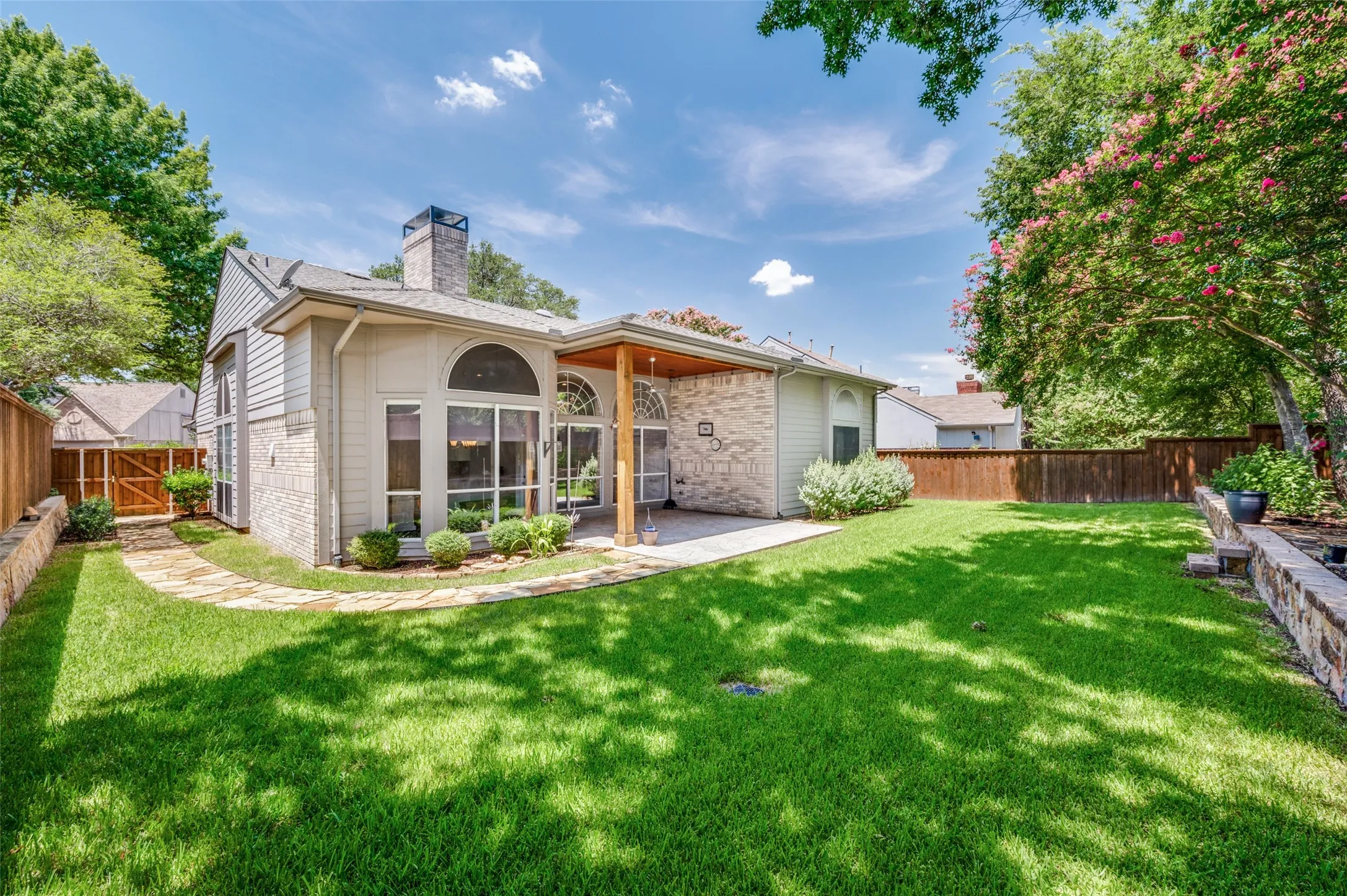 Single Family Residence For Sale in Collin County , 2213 Old Mcgarrah Road, Mc Kinney, Texas 75072, 3 Bedroom, 2 Bathroom, 2 Garage spaces, 1,883 Sqft, built in 1988, mls#21344517, Real Estate Agent in Mc Kinney, Homes For Sale in Collin county, Homes For Sale in Mc Kinney, Realtor in Mc Kinney Texas, Real Estate Brokerage Independent Realty Texas, Luminita Cordes Realtor