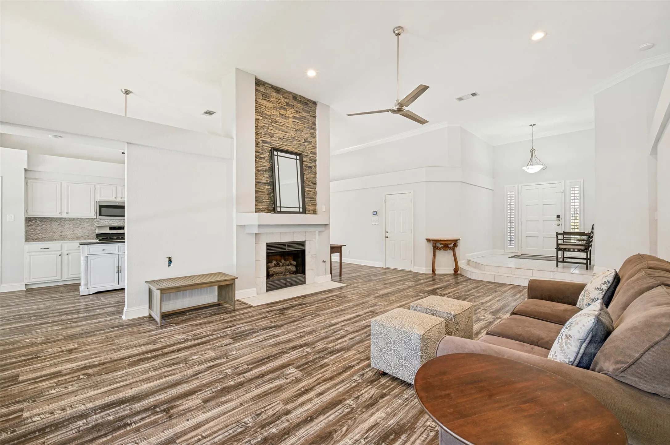 Single Family Residence For Sale in Collin County , 2213 Old Mcgarrah Road, Mc Kinney, Texas 75072, 3 Bedroom, 2 Bathroom, 2 Garage spaces, 1,883 Sqft, built in 1988, mls#21344517, Real Estate Agent in Mc Kinney, Homes For Sale in Collin county, Homes For Sale in Mc Kinney, Realtor in Mc Kinney Texas, Real Estate Brokerage Independent Realty Texas, Luminita Cordes Realtor
