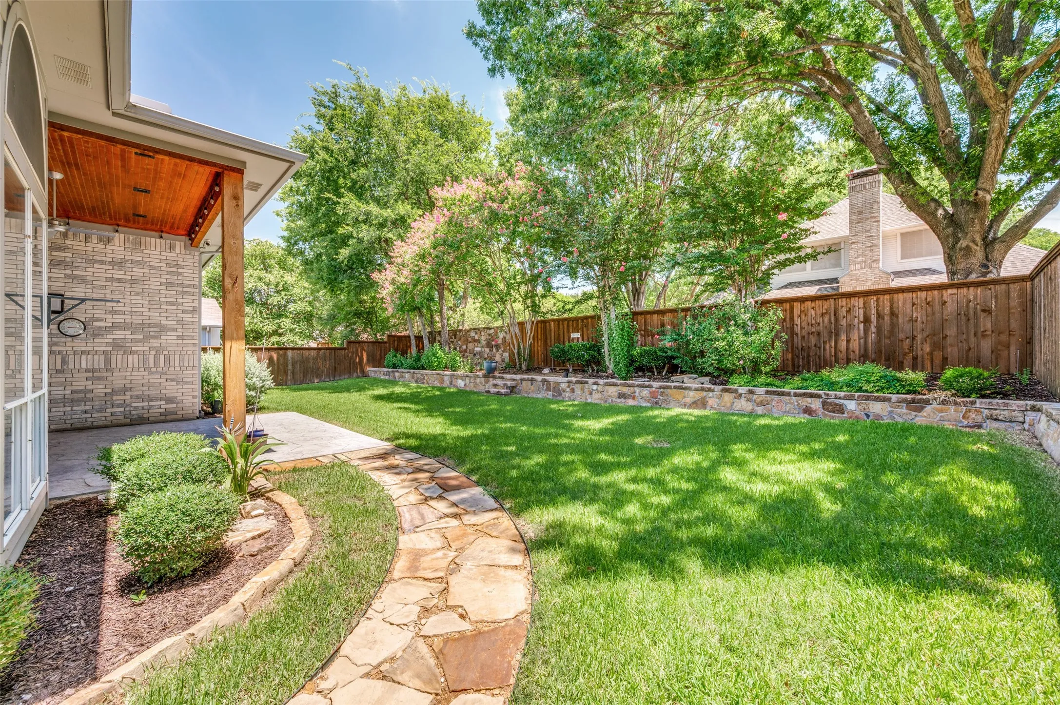 Single Family Residence For Sale in Collin County , 2213 Old Mcgarrah Road, Mc Kinney, Texas 75072, 3 Bedroom, 2 Bathroom, 2 Garage spaces, 1,883 Sqft, built in 1988, mls#21344517, Real Estate Agent in Mc Kinney, Homes For Sale in Collin county, Homes For Sale in Mc Kinney, Realtor in Mc Kinney Texas, Real Estate Brokerage Independent Realty Texas, Luminita Cordes Realtor
