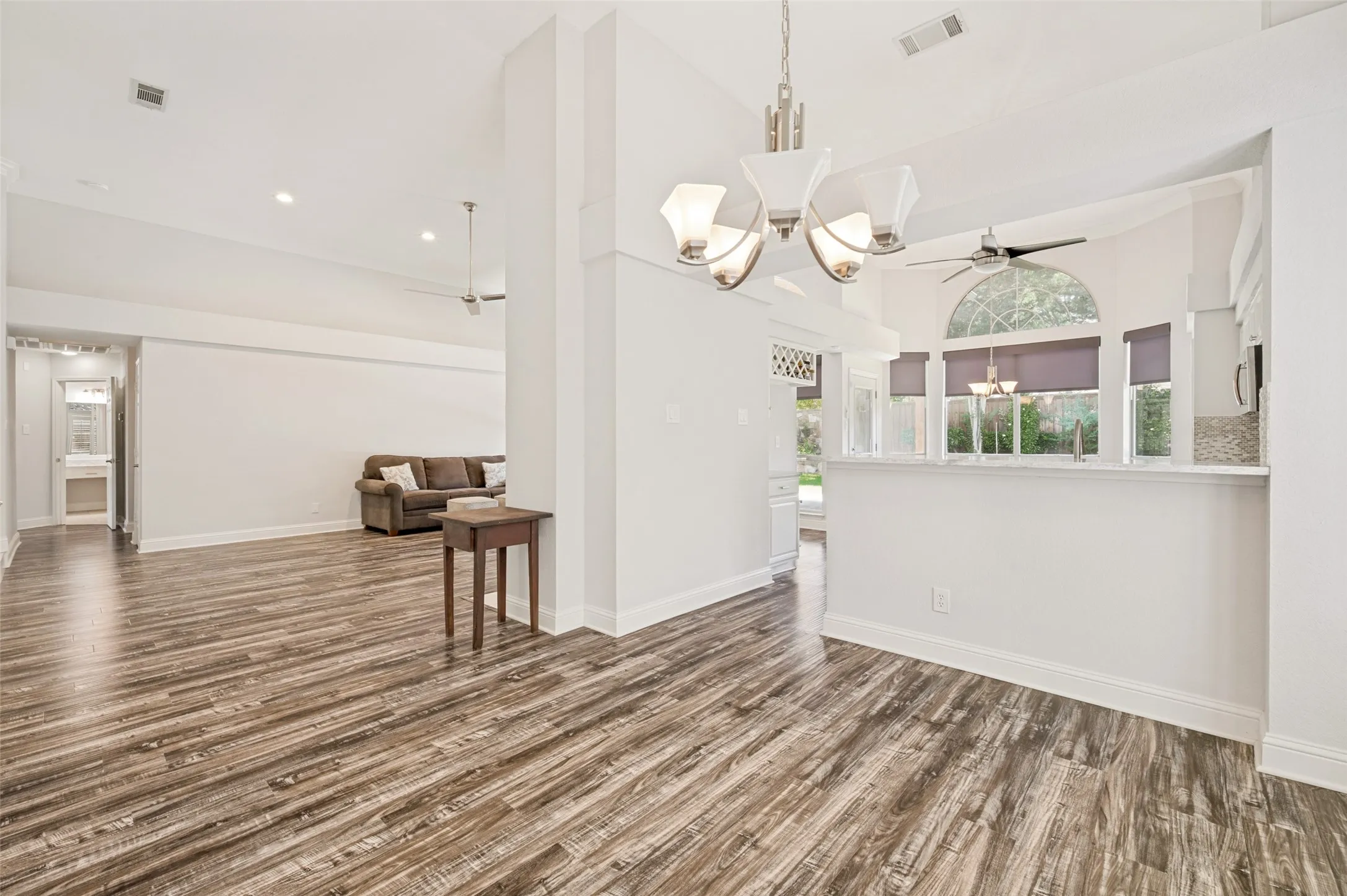 Single Family Residence For Sale in Collin County , 2213 Old Mcgarrah Road, Mc Kinney, Texas 75072, 3 Bedroom, 2 Bathroom, 2 Garage spaces, 1,883 Sqft, built in 1988, mls#21344517, Real Estate Agent in Mc Kinney, Homes For Sale in Collin county, Homes For Sale in Mc Kinney, Realtor in Mc Kinney Texas, Real Estate Brokerage Independent Realty Texas, Luminita Cordes Realtor