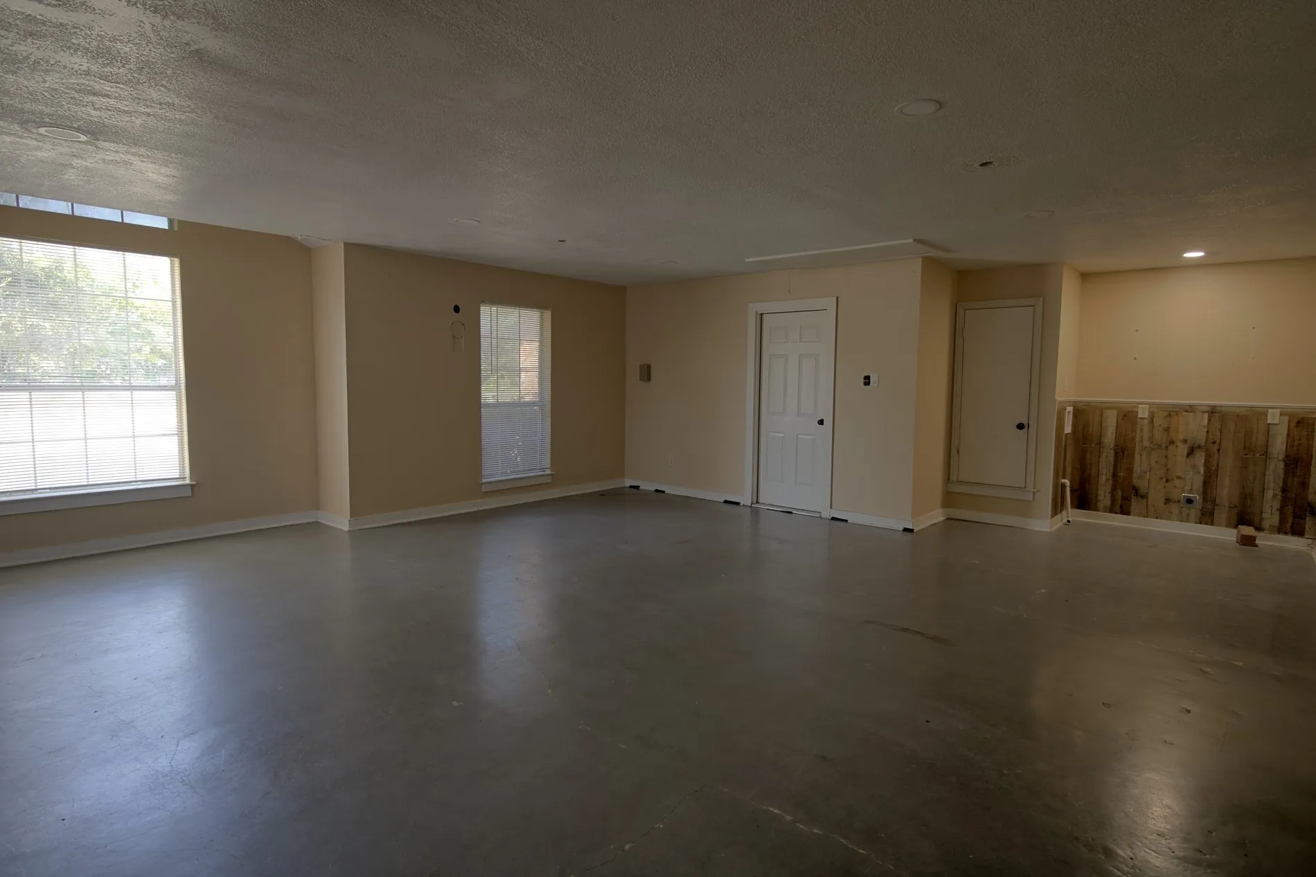 Single Family Residence For Sale in Kaufman County , 12572 County Road 237, Terrell, Texas 75160, 3 Bedroom, 2 Bathroom, 1 Garage spaces, 1,473 Sqft, built in 2000, mls#21346380, Real Estate Agent in Terrell, Homes For Sale in Kaufman county, Homes For Sale in Terrell, Realtor in Terrell Texas, Real Estate Brokerage Independent Realty Texas, Luminita Cordes Realtor