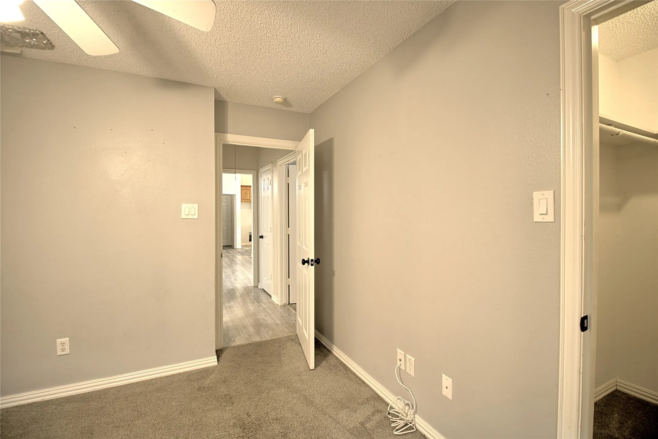 Single Family Residence For Sale in Kaufman County , 12572 County Road 237, Terrell, Texas 75160, 3 Bedroom, 2 Bathroom, 1 Garage spaces, 1,473 Sqft, built in 2000, mls#21346380, Real Estate Agent in Terrell, Homes For Sale in Kaufman county, Homes For Sale in Terrell, Realtor in Terrell Texas, Real Estate Brokerage Independent Realty Texas, Luminita Cordes Realtor