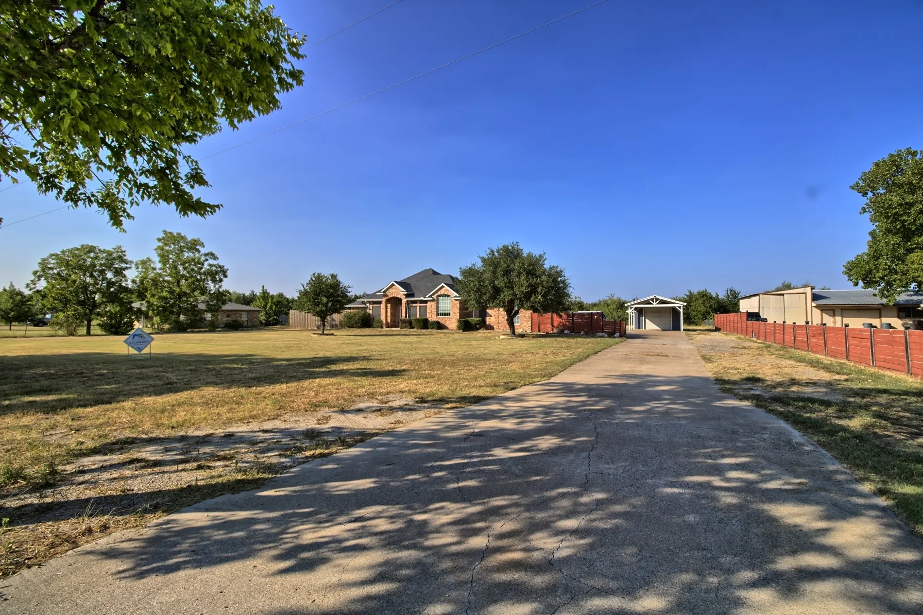 Single Family Residence For Sale in Kaufman County , 12572 County Road 237, Terrell, Texas 75160, 3 Bedroom, 2 Bathroom, 1 Garage spaces, 1,473 Sqft, built in 2000, mls#21346380, Real Estate Agent in Terrell, Homes For Sale in Kaufman county, Homes For Sale in Terrell, Realtor in Terrell Texas, Real Estate Brokerage Independent Realty Texas, Luminita Cordes Realtor