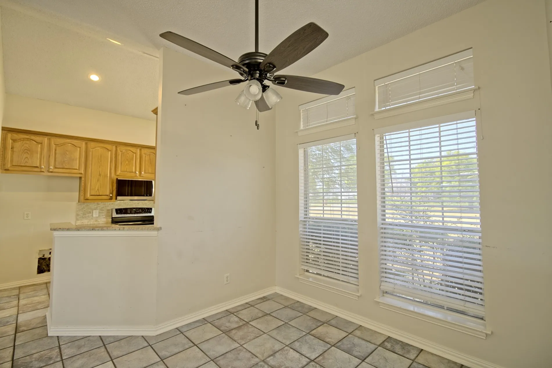 Single Family Residence For Sale in Kaufman County , 12572 County Road 237, Terrell, Texas 75160, 3 Bedroom, 2 Bathroom, 1 Garage spaces, 1,473 Sqft, built in 2000, mls#21346380, Real Estate Agent in Terrell, Homes For Sale in Kaufman county, Homes For Sale in Terrell, Realtor in Terrell Texas, Real Estate Brokerage Independent Realty Texas, Luminita Cordes Realtor