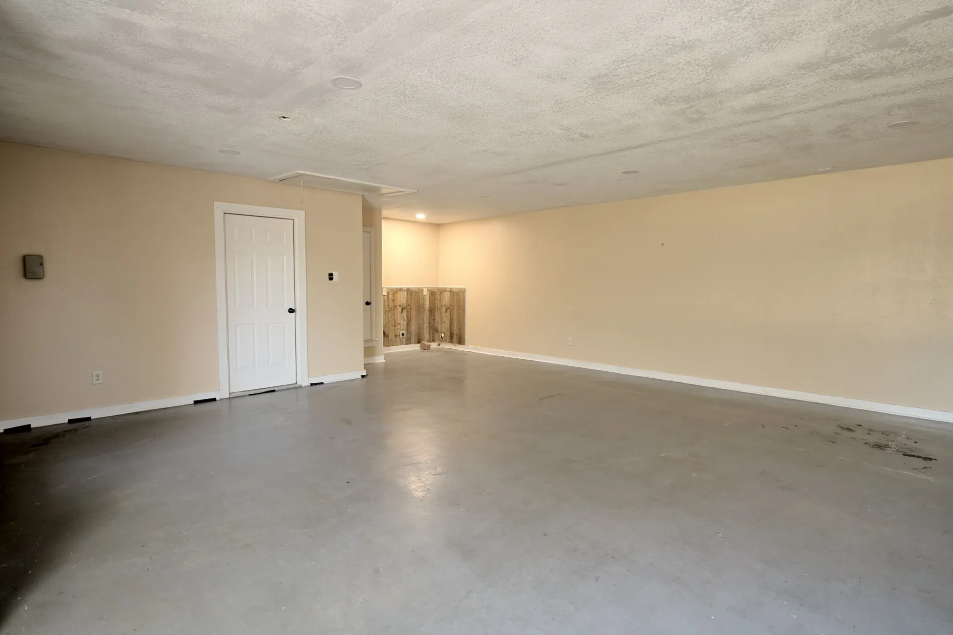 Single Family Residence For Sale in Kaufman County , 12572 County Road 237, Terrell, Texas 75160, 3 Bedroom, 2 Bathroom, 1 Garage spaces, 1,473 Sqft, built in 2000, mls#21346380, Real Estate Agent in Terrell, Homes For Sale in Kaufman county, Homes For Sale in Terrell, Realtor in Terrell Texas, Real Estate Brokerage Independent Realty Texas, Luminita Cordes Realtor