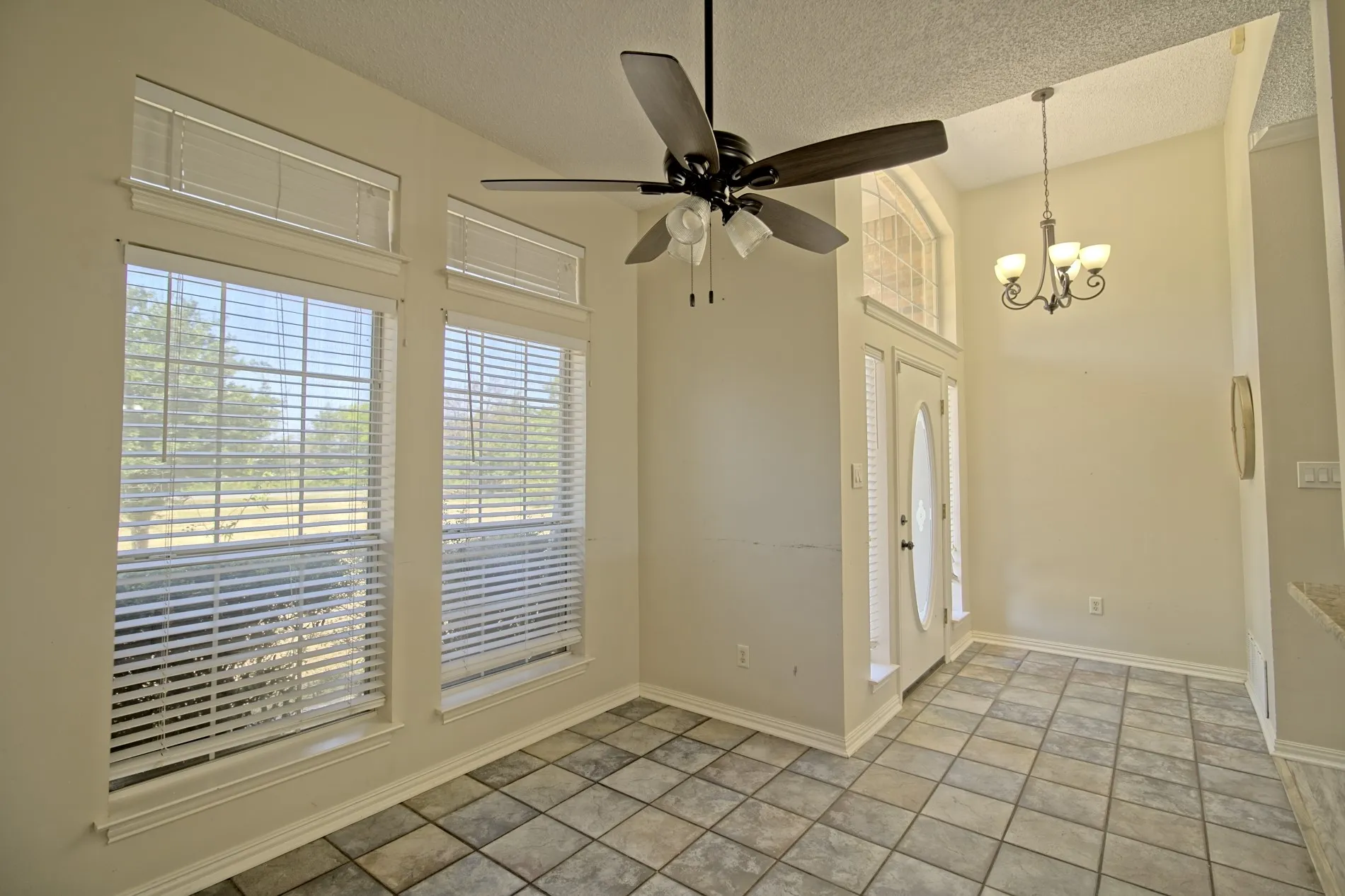 Single Family Residence For Sale in Kaufman County , 12572 County Road 237, Terrell, Texas 75160, 3 Bedroom, 2 Bathroom, 1 Garage spaces, 1,473 Sqft, built in 2000, mls#21346380, Real Estate Agent in Terrell, Homes For Sale in Kaufman county, Homes For Sale in Terrell, Realtor in Terrell Texas, Real Estate Brokerage Independent Realty Texas, Luminita Cordes Realtor