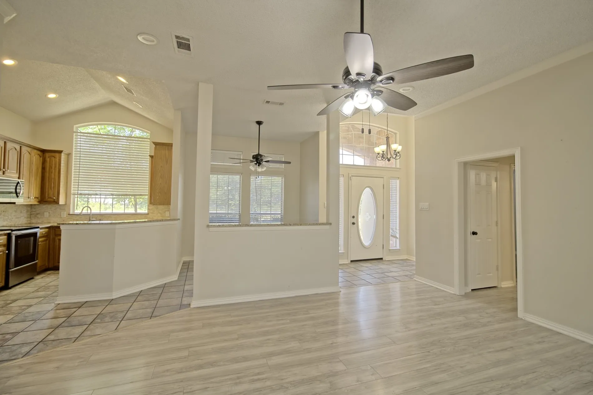 Single Family Residence For Sale in Kaufman County , 12572 County Road 237, Terrell, Texas 75160, 3 Bedroom, 2 Bathroom, 1 Garage spaces, 1,473 Sqft, built in 2000, mls#21346380, Real Estate Agent in Terrell, Homes For Sale in Kaufman county, Homes For Sale in Terrell, Realtor in Terrell Texas, Real Estate Brokerage Independent Realty Texas, Luminita Cordes Realtor