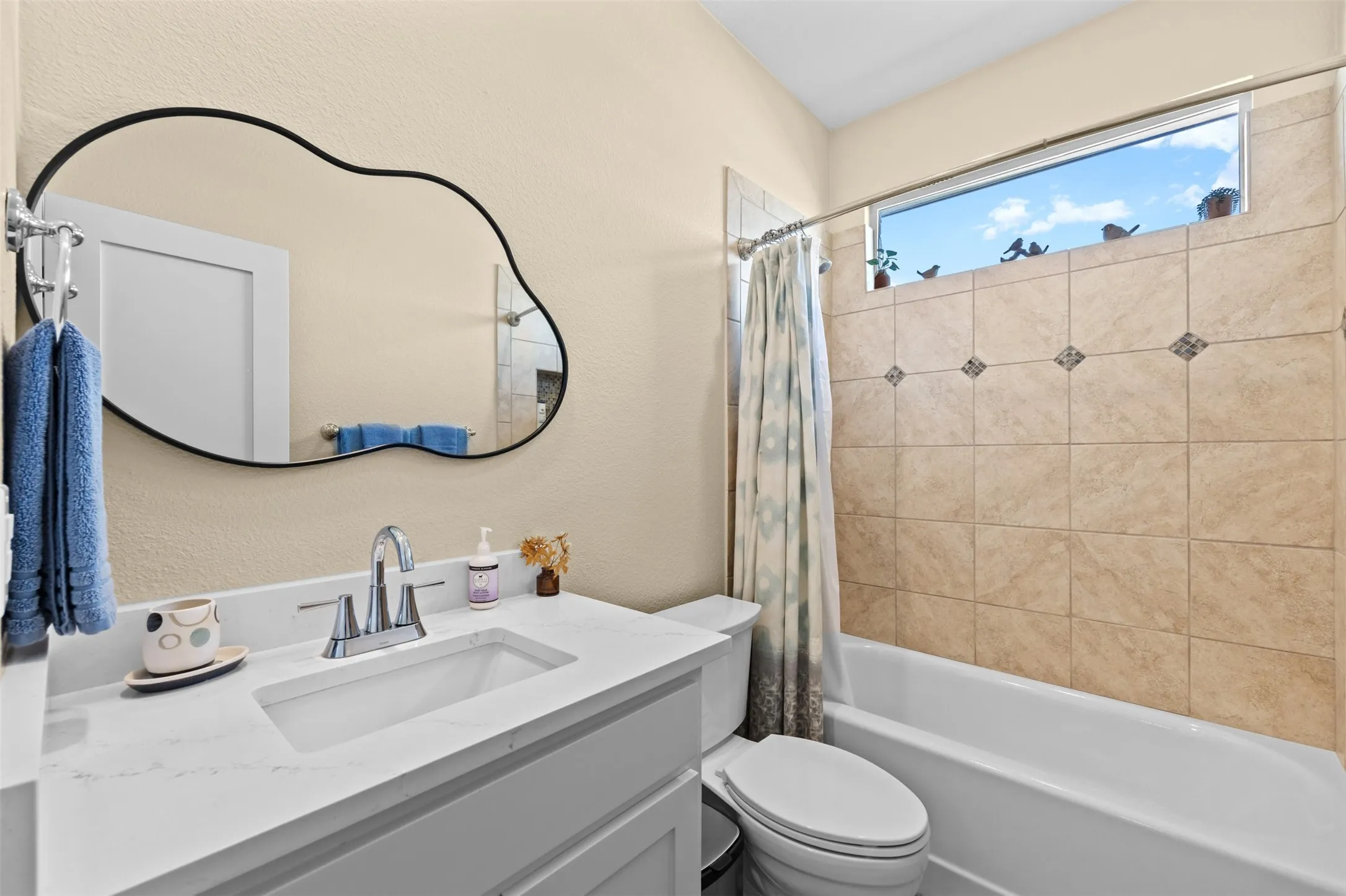 Single Family Residence For Sale in Johnson County , 1216 Larkspur Lane, Cleburne, Texas 76033, 4 Bedroom, 2 Bathroom, 2 Garage spaces, 2,115 Sqft, built in 2019, mls#21346414, Real Estate Agent in Cleburne, Homes For Sale in Johnson county, Homes For Sale in Cleburne, Realtor in Cleburne Texas, Real Estate Brokerage Independent Realty Texas, Luminita Cordes Realtor