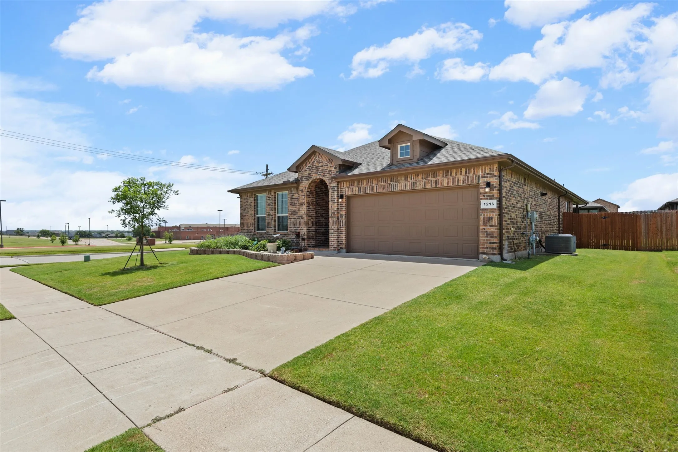 Single Family Residence For Sale in Johnson County , 1216 Larkspur Lane, Cleburne, Texas 76033, 4 Bedroom, 2 Bathroom, 2 Garage spaces, 2,115 Sqft, built in 2019, mls#21346414, Real Estate Agent in Cleburne, Homes For Sale in Johnson county, Homes For Sale in Cleburne, Realtor in Cleburne Texas, Real Estate Brokerage Independent Realty Texas, Luminita Cordes Realtor