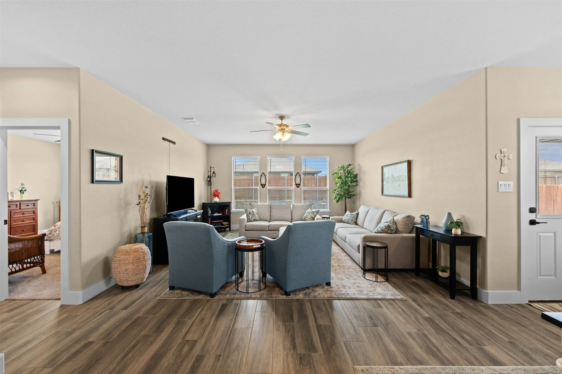 Single Family Residence For Sale in Johnson County , 1216 Larkspur Lane, Cleburne, Texas 76033, 4 Bedroom, 2 Bathroom, 2 Garage spaces, 2,115 Sqft, built in 2019, mls#21346414, Real Estate Agent in Cleburne, Homes For Sale in Johnson county, Homes For Sale in Cleburne, Realtor in Cleburne Texas, Real Estate Brokerage Independent Realty Texas, Luminita Cordes Realtor
