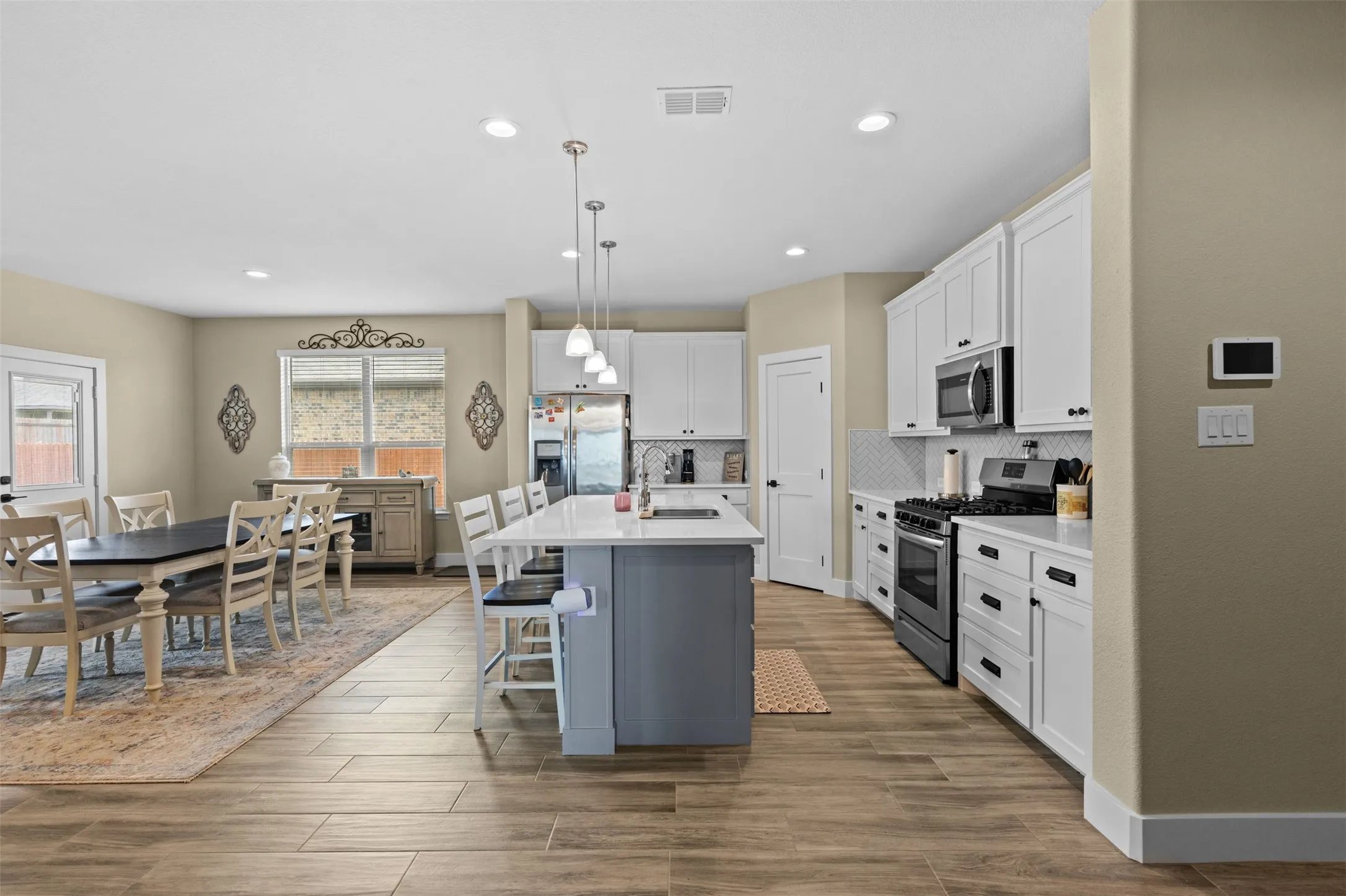 Single Family Residence For Sale in Johnson County , 1216 Larkspur Lane, Cleburne, Texas 76033, 4 Bedroom, 2 Bathroom, 2 Garage spaces, 2,115 Sqft, built in 2019, mls#21346414, Real Estate Agent in Cleburne, Homes For Sale in Johnson county, Homes For Sale in Cleburne, Realtor in Cleburne Texas, Real Estate Brokerage Independent Realty Texas, Luminita Cordes Realtor