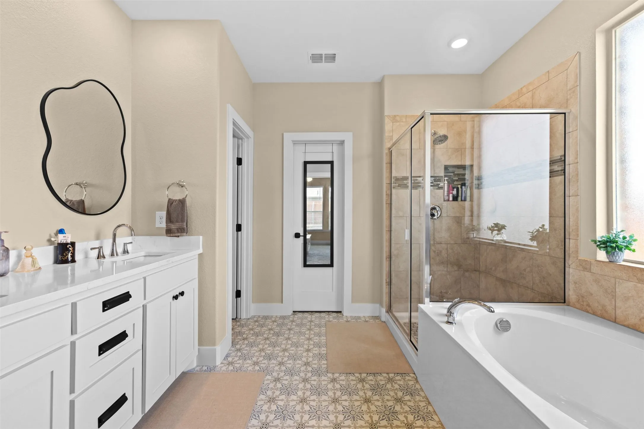 Single Family Residence For Sale in Johnson County , 1216 Larkspur Lane, Cleburne, Texas 76033, 4 Bedroom, 2 Bathroom, 2 Garage spaces, 2,115 Sqft, built in 2019, mls#21346414, Real Estate Agent in Cleburne, Homes For Sale in Johnson county, Homes For Sale in Cleburne, Realtor in Cleburne Texas, Real Estate Brokerage Independent Realty Texas, Luminita Cordes Realtor