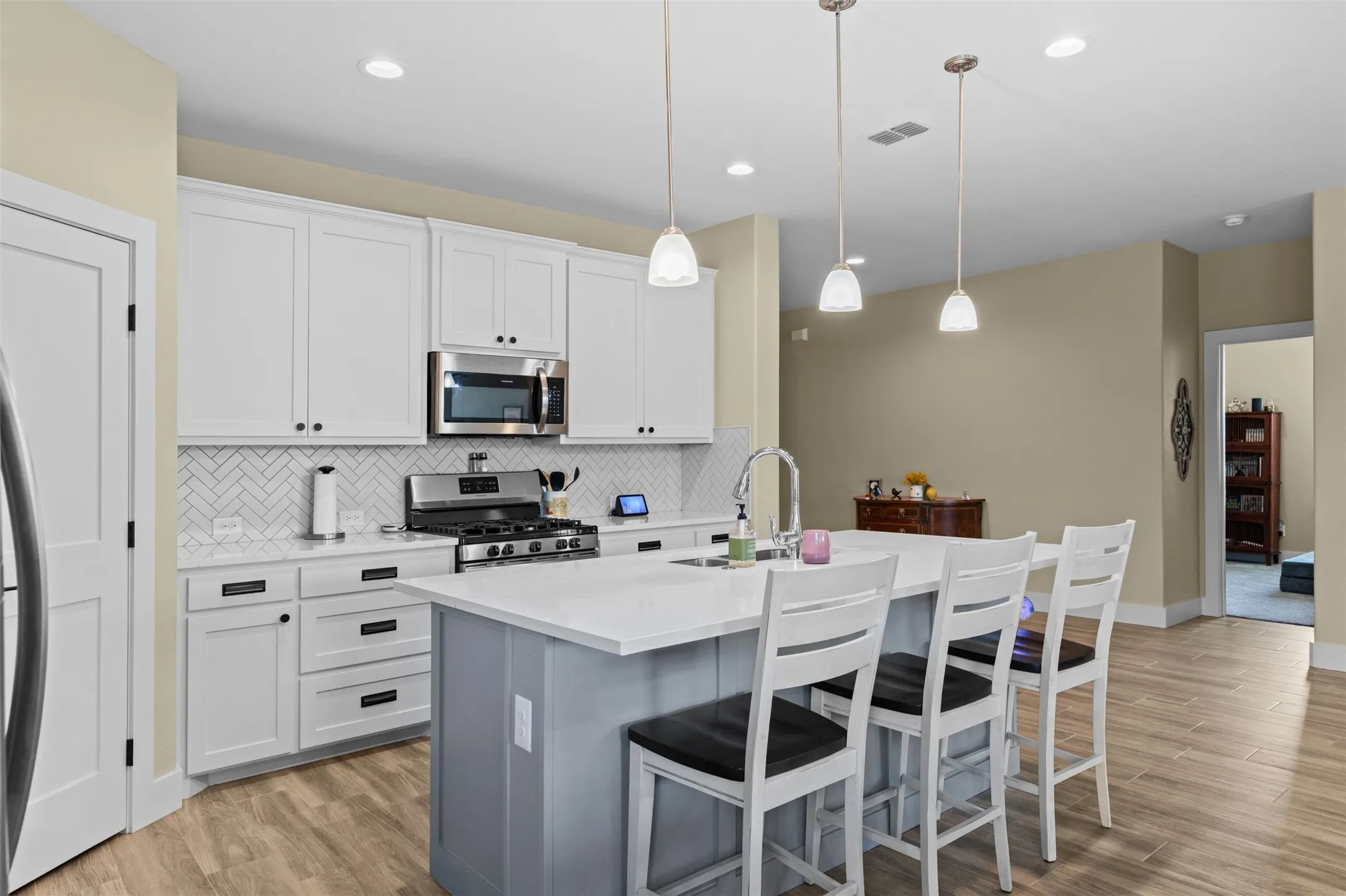 Single Family Residence For Sale in Johnson County , 1216 Larkspur Lane, Cleburne, Texas 76033, 4 Bedroom, 2 Bathroom, 2 Garage spaces, 2,115 Sqft, built in 2019, mls#21346414, Real Estate Agent in Cleburne, Homes For Sale in Johnson county, Homes For Sale in Cleburne, Realtor in Cleburne Texas, Real Estate Brokerage Independent Realty Texas, Luminita Cordes Realtor