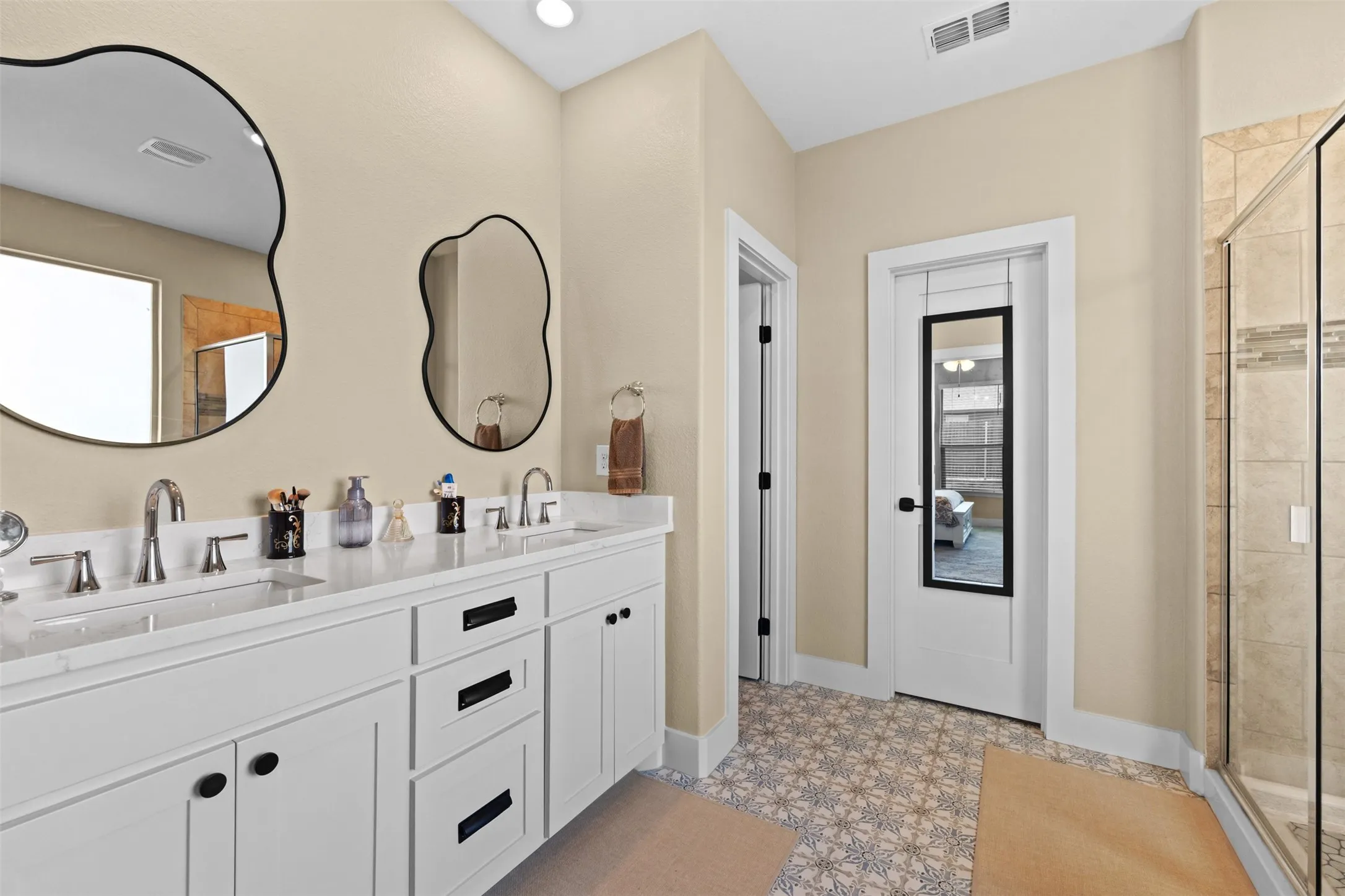 Single Family Residence For Sale in Johnson County , 1216 Larkspur Lane, Cleburne, Texas 76033, 4 Bedroom, 2 Bathroom, 2 Garage spaces, 2,115 Sqft, built in 2019, mls#21346414, Real Estate Agent in Cleburne, Homes For Sale in Johnson county, Homes For Sale in Cleburne, Realtor in Cleburne Texas, Real Estate Brokerage Independent Realty Texas, Luminita Cordes Realtor