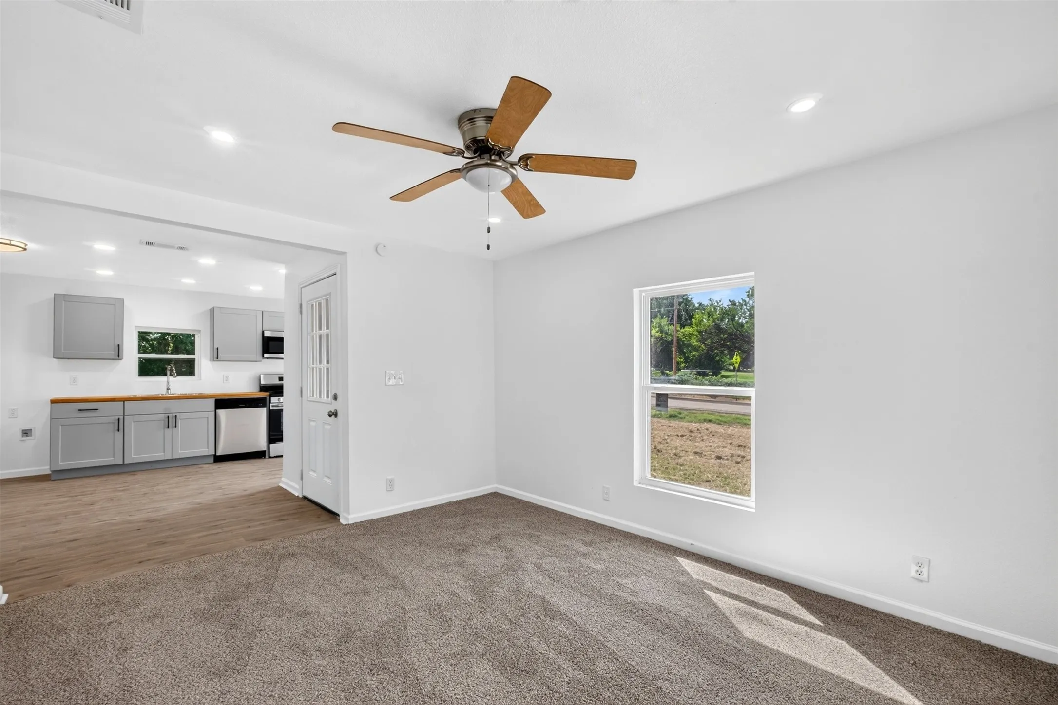 Single Family Residence For Sale in Delta County , 50 Fm 2890, Klondike, Texas 75448, 3 Bedroom, 2 Bathroom, Garage spaces, 1,200 Sqft, built in 1900, mls#21346405, Real Estate Agent in Klondike, Homes For Sale in Delta county, Homes For Sale in Klondike, Realtor in Klondike Texas, Real Estate Brokerage Independent Realty Texas, Luminita Cordes Realtor
