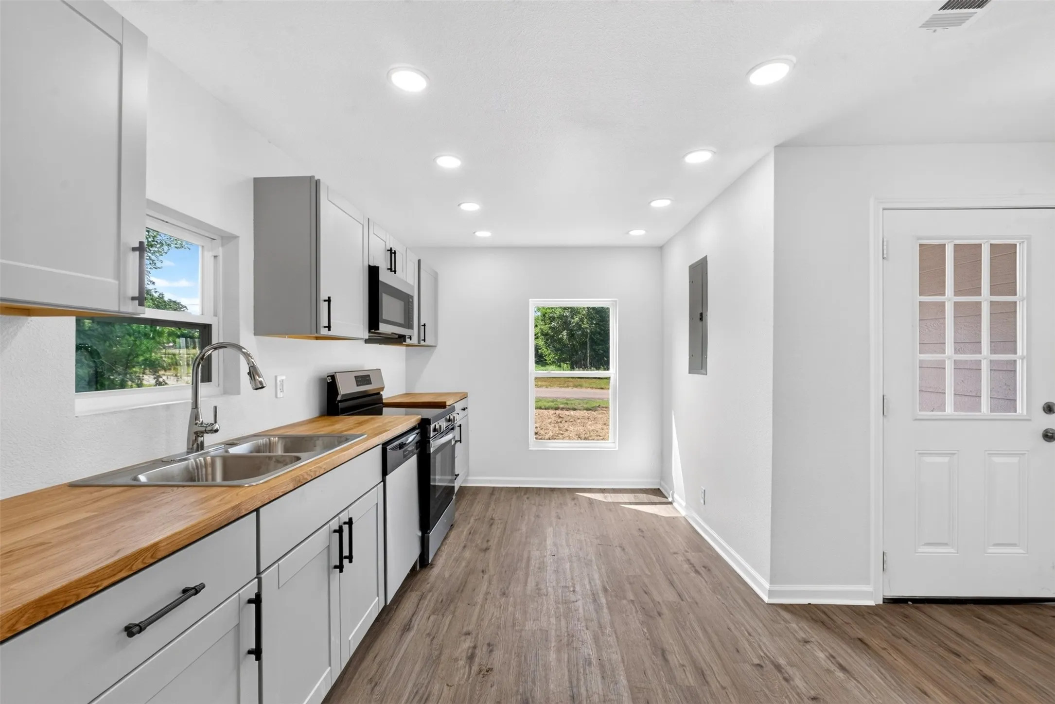Single Family Residence For Sale in Delta County , 50 Fm 2890, Klondike, Texas 75448, 3 Bedroom, 2 Bathroom, Garage spaces, 1,200 Sqft, built in 1900, mls#21346405, Real Estate Agent in Klondike, Homes For Sale in Delta county, Homes For Sale in Klondike, Realtor in Klondike Texas, Real Estate Brokerage Independent Realty Texas, Luminita Cordes Realtor
