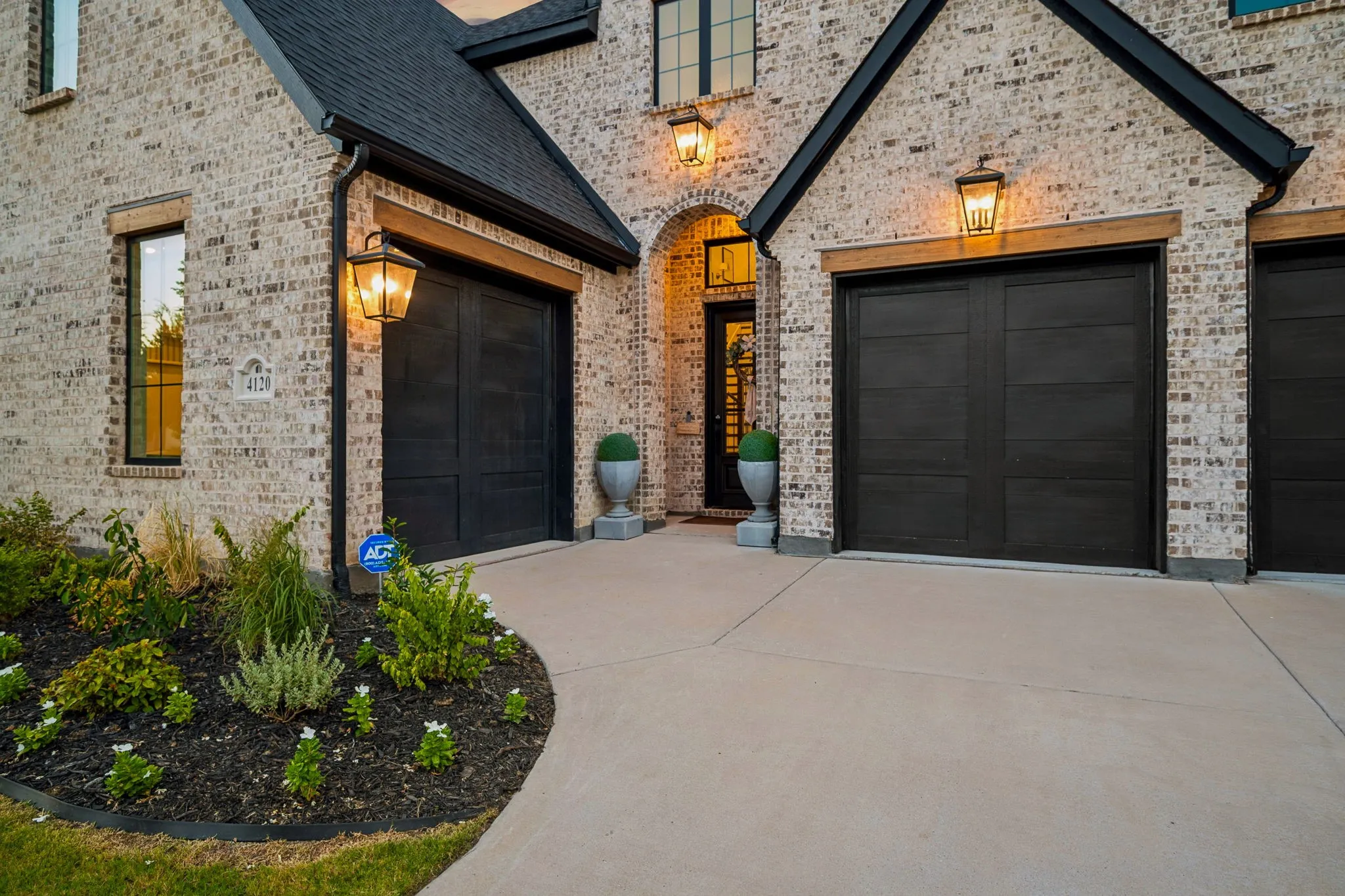 Single Family Residence For Sale in Denton County , 4120 Splitrock Drive, Prosper, Texas 75078, 5 Bedrooms, 6 Bathrooms, 3 Garage spaces, 3,834 Sqft, built in 2022, Price $1,189,000, mls#21345852, Real Estate Agent in Prosper, Homes For Sale in Denton county, Homes For Sale in Prosper, Realtor in Prosper Texas, Real Estate Brokerage Independent Realty Texas, Luminita Cordes Realtor