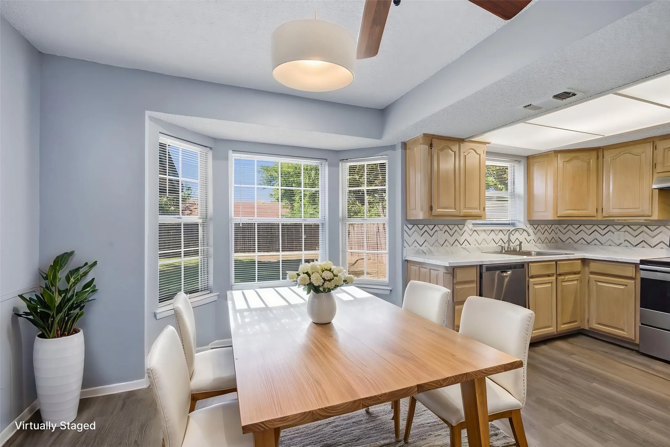 Single Family Residence For Rent in Tarrant County , 512 Sussex Drive, Arlington, Texas 76014, 3 Bedroom, 2 Bathroom, 1 Garage spaces, 1,501 Sqft, built in 1973, mls#21346386, Real Estate Agent in Arlington, Homes For Rent in Tarrant county, Homes For Rent in Arlington, Realtor in Arlington Texas, Real Estate Brokerage Independent Realty Texas, Luminita Cordes Realtor