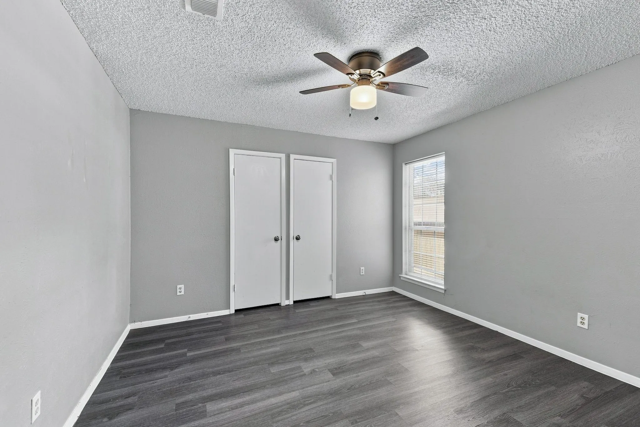 Single Family Residence For Rent in Tarrant County , 512 Sussex Drive, Arlington, Texas 76014, 3 Bedroom, 2 Bathroom, 1 Garage spaces, 1,501 Sqft, built in 1973, mls#21346386, Real Estate Agent in Arlington, Homes For Rent in Tarrant county, Homes For Rent in Arlington, Realtor in Arlington Texas, Real Estate Brokerage Independent Realty Texas, Luminita Cordes Realtor