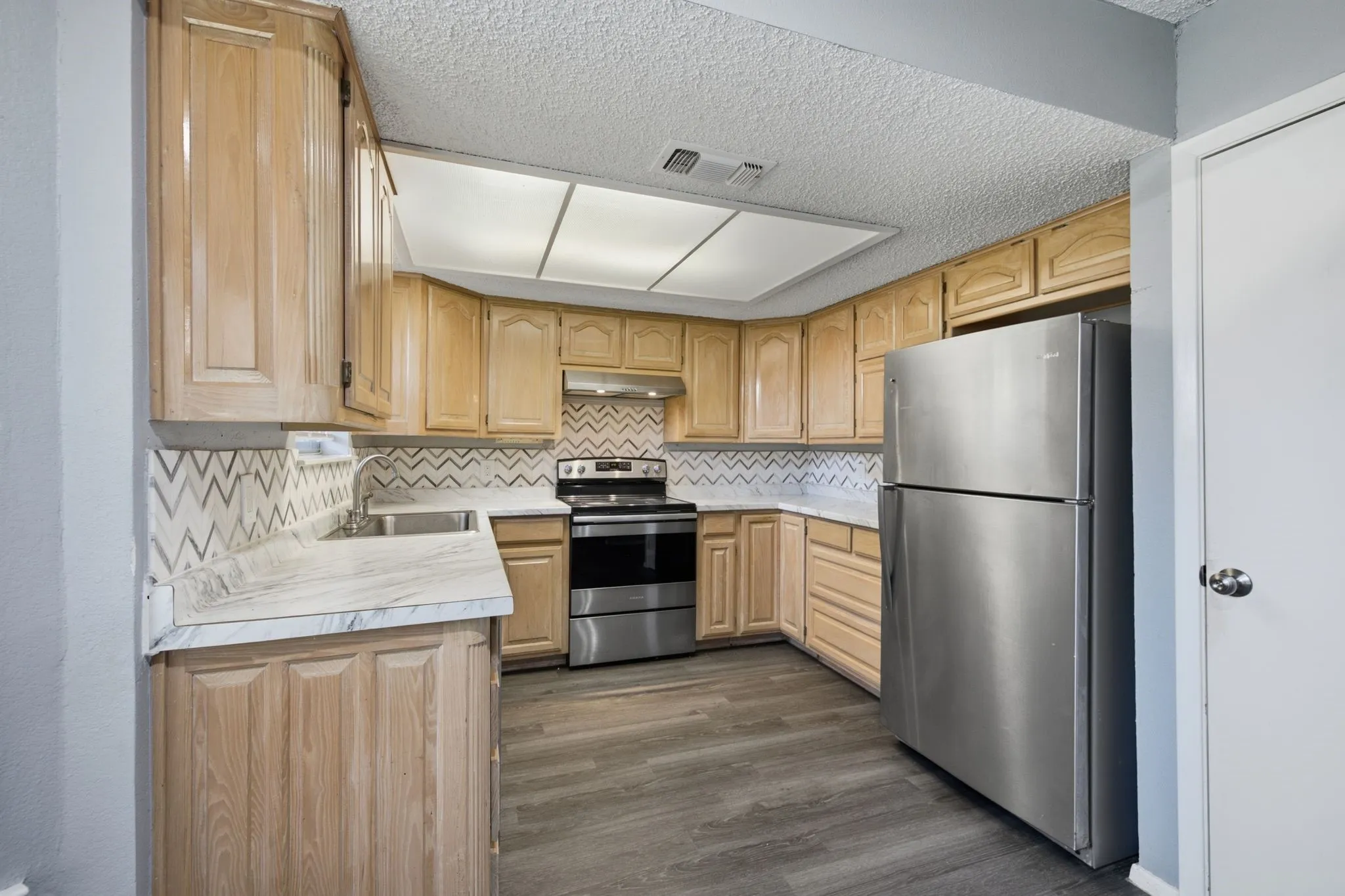 Single Family Residence For Rent in Tarrant County , 512 Sussex Drive, Arlington, Texas 76014, 3 Bedroom, 2 Bathroom, 1 Garage spaces, 1,501 Sqft, built in 1973, mls#21346386, Real Estate Agent in Arlington, Homes For Rent in Tarrant county, Homes For Rent in Arlington, Realtor in Arlington Texas, Real Estate Brokerage Independent Realty Texas, Luminita Cordes Realtor