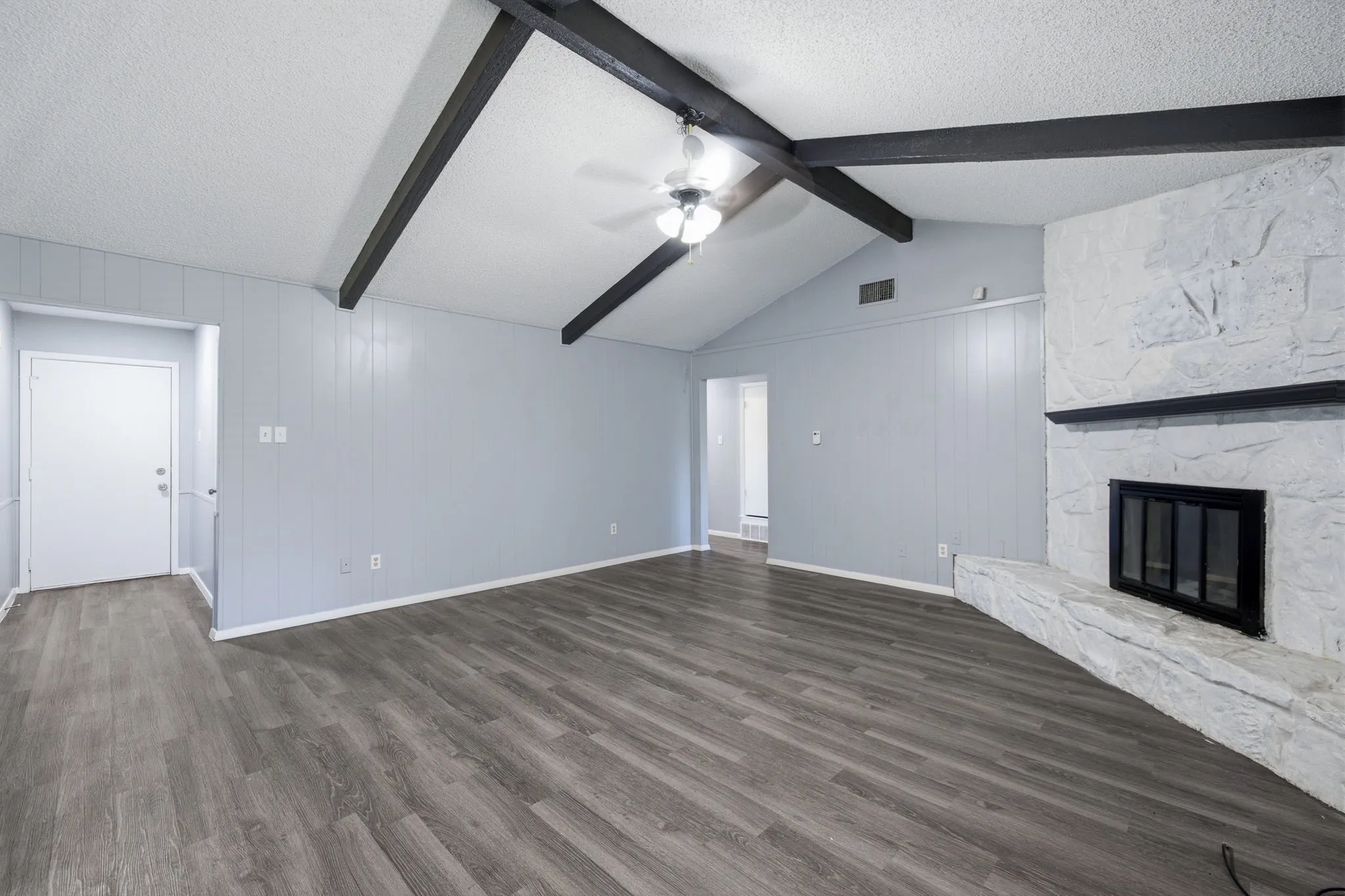 Single Family Residence For Rent in Tarrant County , 512 Sussex Drive, Arlington, Texas 76014, 3 Bedroom, 2 Bathroom, 1 Garage spaces, 1,501 Sqft, built in 1973, mls#21346386, Real Estate Agent in Arlington, Homes For Rent in Tarrant county, Homes For Rent in Arlington, Realtor in Arlington Texas, Real Estate Brokerage Independent Realty Texas, Luminita Cordes Realtor