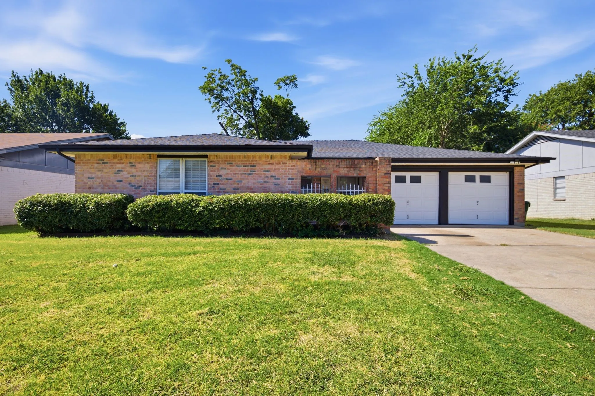 Single Family Residence For Rent in Tarrant County , 512 Sussex Drive, Arlington, Texas 76014, 3 Bedroom, 2 Bathroom, 1 Garage spaces, 1,501 Sqft, built in 1973, mls#21346386, Real Estate Agent in Arlington, Homes For Rent in Tarrant county, Homes For Rent in Arlington, Realtor in Arlington Texas, Real Estate Brokerage Independent Realty Texas, Luminita Cordes Realtor