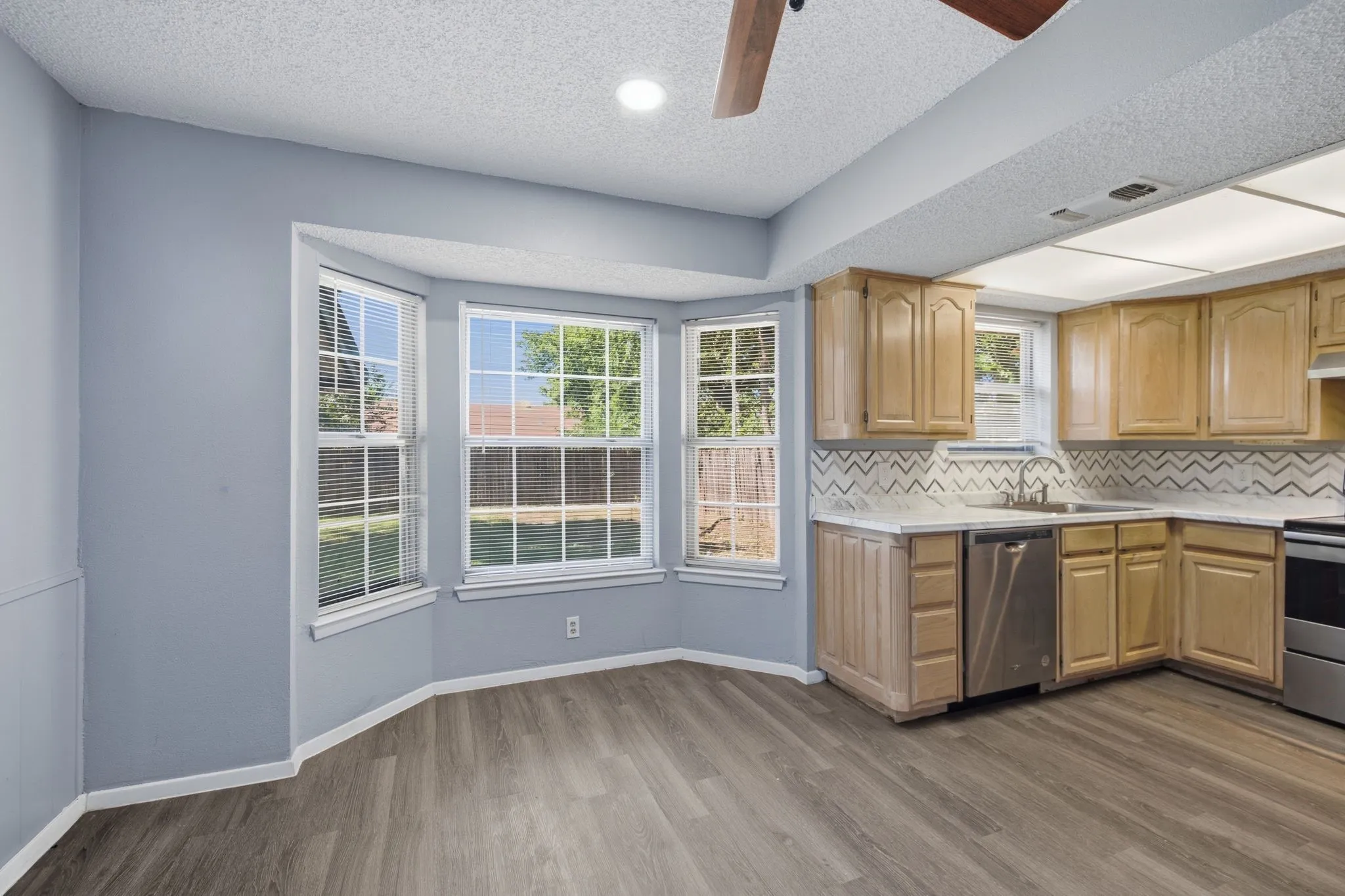 Single Family Residence For Rent in Tarrant County , 512 Sussex Drive, Arlington, Texas 76014, 3 Bedroom, 2 Bathroom, 1 Garage spaces, 1,501 Sqft, built in 1973, mls#21346386, Real Estate Agent in Arlington, Homes For Rent in Tarrant county, Homes For Rent in Arlington, Realtor in Arlington Texas, Real Estate Brokerage Independent Realty Texas, Luminita Cordes Realtor