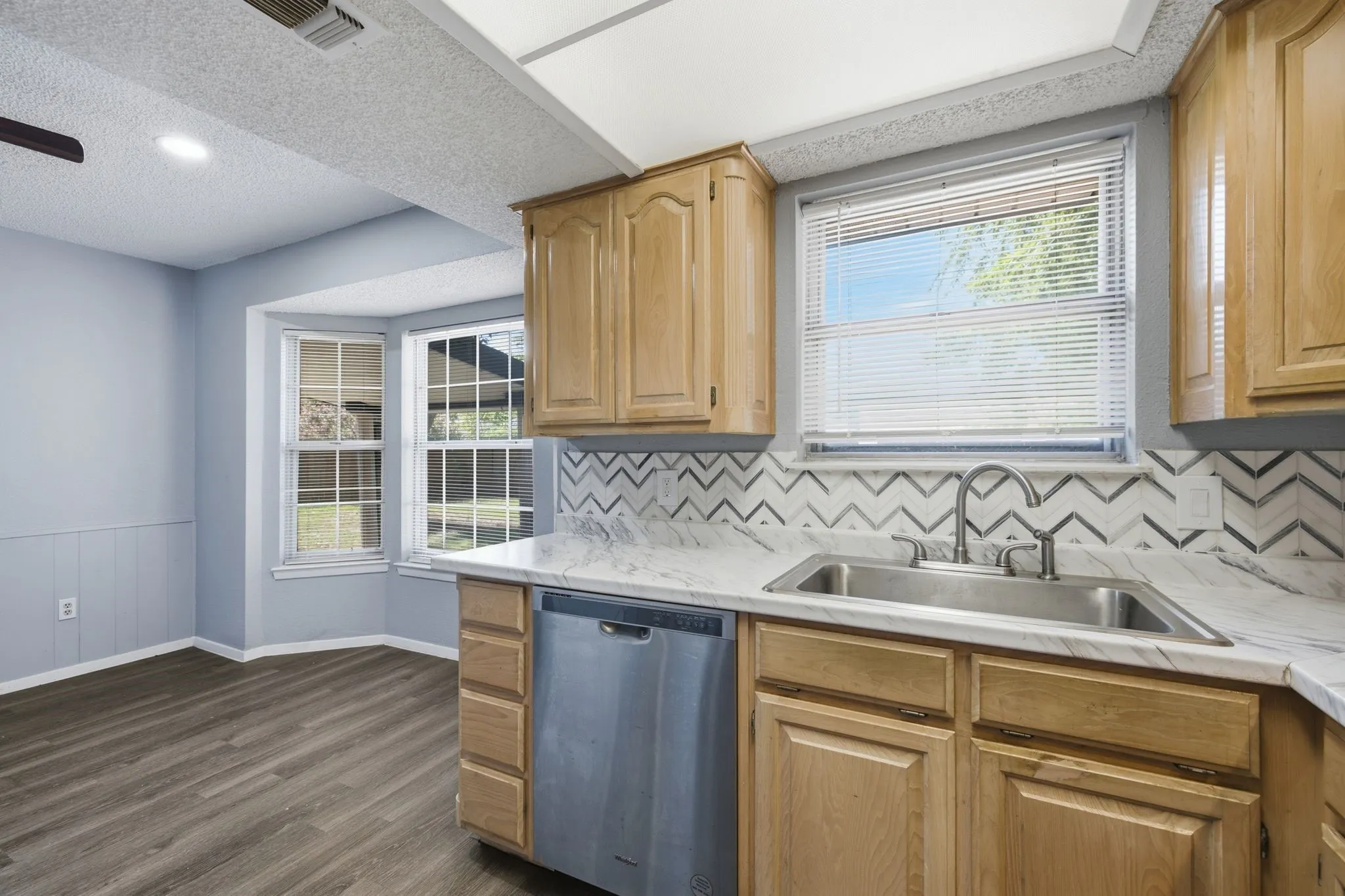 Single Family Residence For Rent in Tarrant County , 512 Sussex Drive, Arlington, Texas 76014, 3 Bedroom, 2 Bathroom, 1 Garage spaces, 1,501 Sqft, built in 1973, mls#21346386, Real Estate Agent in Arlington, Homes For Rent in Tarrant county, Homes For Rent in Arlington, Realtor in Arlington Texas, Real Estate Brokerage Independent Realty Texas, Luminita Cordes Realtor