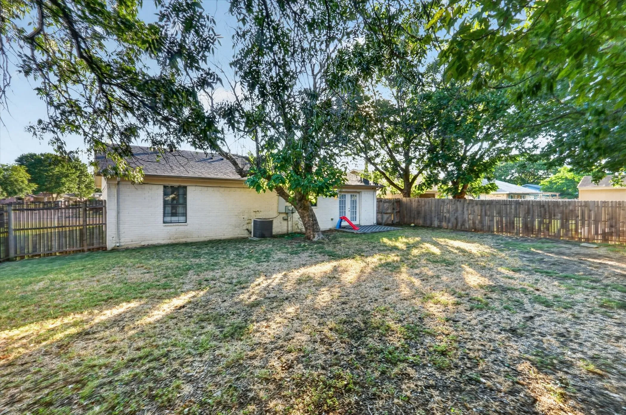 Single Family Residence For Sale in Tarrant County , 1200 E Georgian Road, Saginaw, Texas 76179, 3 Bedroom, 2 Bathroom, 2 Garage spaces, 1,529 Sqft, built in 1978, mls#21344007, Real Estate Agent in Saginaw, Homes For Sale in Tarrant county, Homes For Sale in Saginaw, Realtor in Saginaw Texas, Real Estate Brokerage Independent Realty Texas, Luminita Cordes Realtor