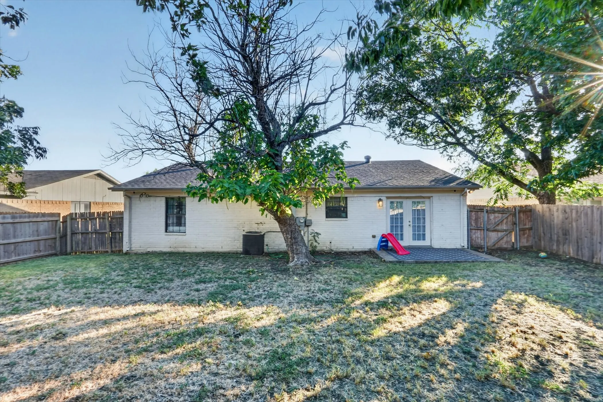 Single Family Residence For Sale in Tarrant County , 1200 E Georgian Road, Saginaw, Texas 76179, 3 Bedroom, 2 Bathroom, 2 Garage spaces, 1,529 Sqft, built in 1978, mls#21344007, Real Estate Agent in Saginaw, Homes For Sale in Tarrant county, Homes For Sale in Saginaw, Realtor in Saginaw Texas, Real Estate Brokerage Independent Realty Texas, Luminita Cordes Realtor