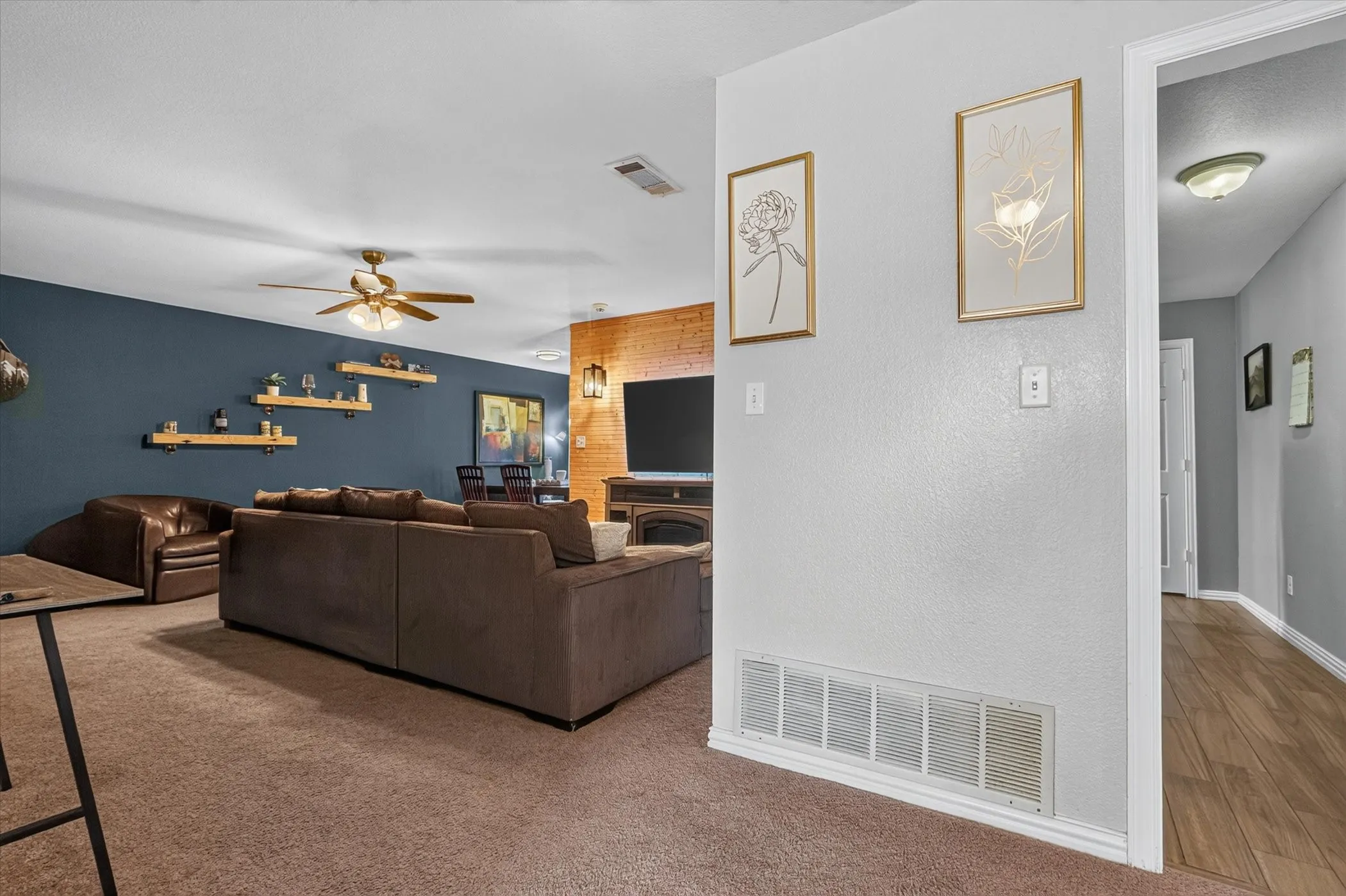 Single Family Residence For Sale in Tarrant County , 1200 E Georgian Road, Saginaw, Texas 76179, 3 Bedroom, 2 Bathroom, 2 Garage spaces, 1,529 Sqft, built in 1978, mls#21344007, Real Estate Agent in Saginaw, Homes For Sale in Tarrant county, Homes For Sale in Saginaw, Realtor in Saginaw Texas, Real Estate Brokerage Independent Realty Texas, Luminita Cordes Realtor
