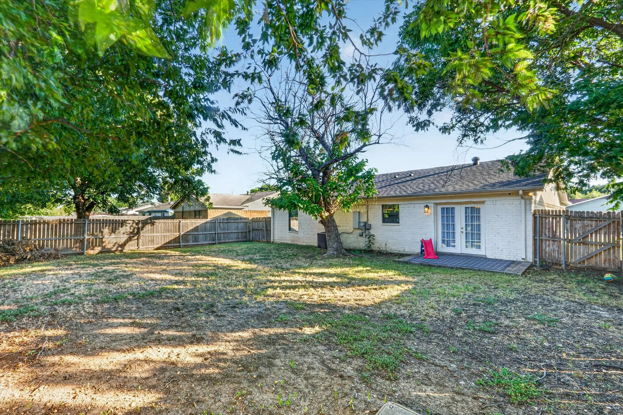 Single Family Residence For Sale in Tarrant County , 1200 E Georgian Road, Saginaw, Texas 76179, 3 Bedroom, 2 Bathroom, 2 Garage spaces, 1,529 Sqft, built in 1978, mls#21344007, Real Estate Agent in Saginaw, Homes For Sale in Tarrant county, Homes For Sale in Saginaw, Realtor in Saginaw Texas, Real Estate Brokerage Independent Realty Texas, Luminita Cordes Realtor