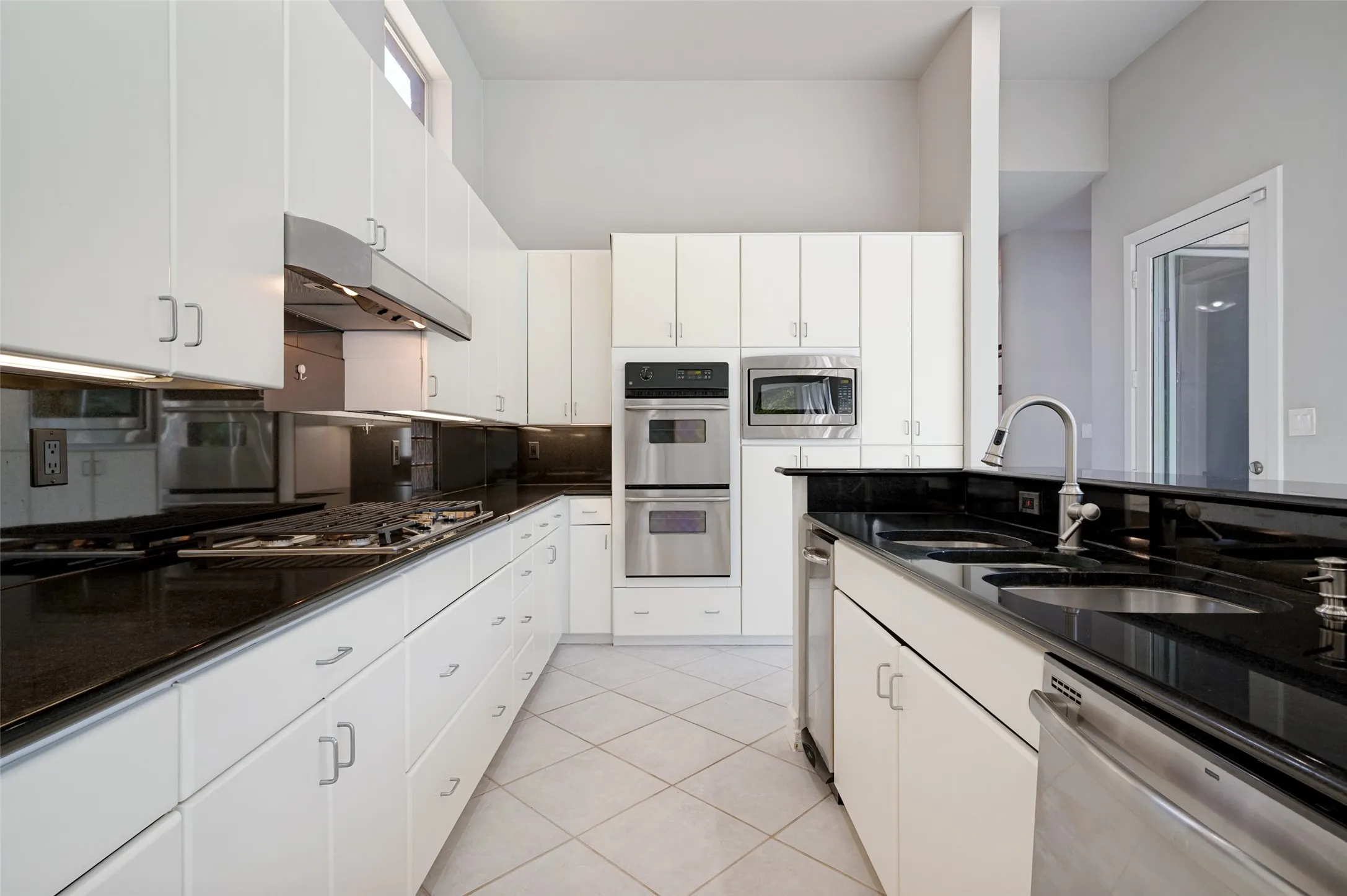 Single Family Residence For Sale in Collin County , 2532 Pelican Bay Drive, Plano, Texas 75093, 5 Bedroom, 5 Bathroom, 3 Garage spaces, 3,965 Sqft, built in 1988, mls#21344452, Real Estate Agent in Plano, Homes For Sale in Collin county, Homes For Sale in Plano, Realtor in Plano Texas, Real Estate Brokerage Independent Realty Texas, Luminita Cordes Realtor