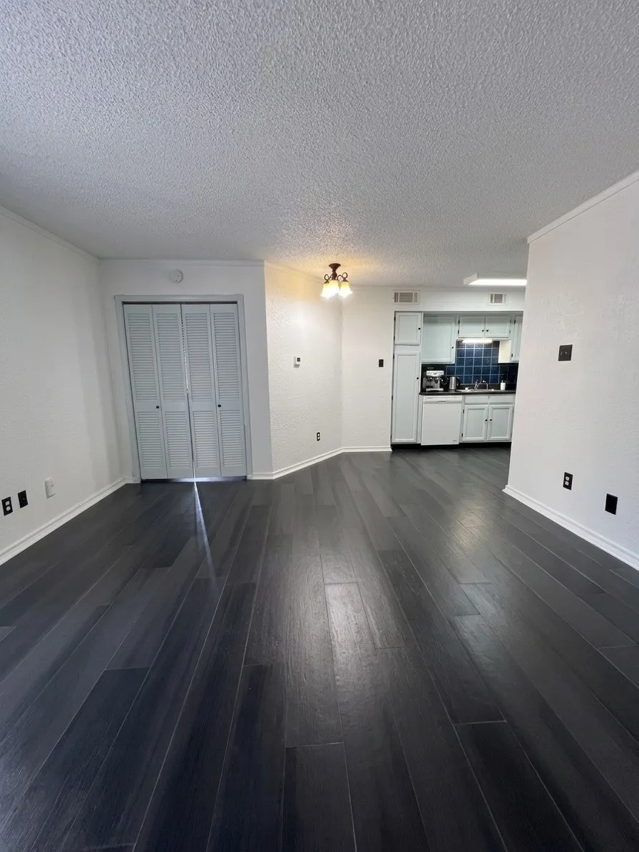 Condominium For Sale in Dallas County , 9811 Walnut Street 104, Dallas, Texas 75243, 1 Bedroom, 1 Bathroom, Garage spaces, 551 Sqft, built in 1981, Price $59,900, mls#21344250, Real Estate Agent in Dallas, Homes For Sale in Dallas county, Homes For Sale in Dallas, Realtor in Dallas Texas, Real Estate Brokerage Independent Realty Texas, Luminita Cordes Realtor