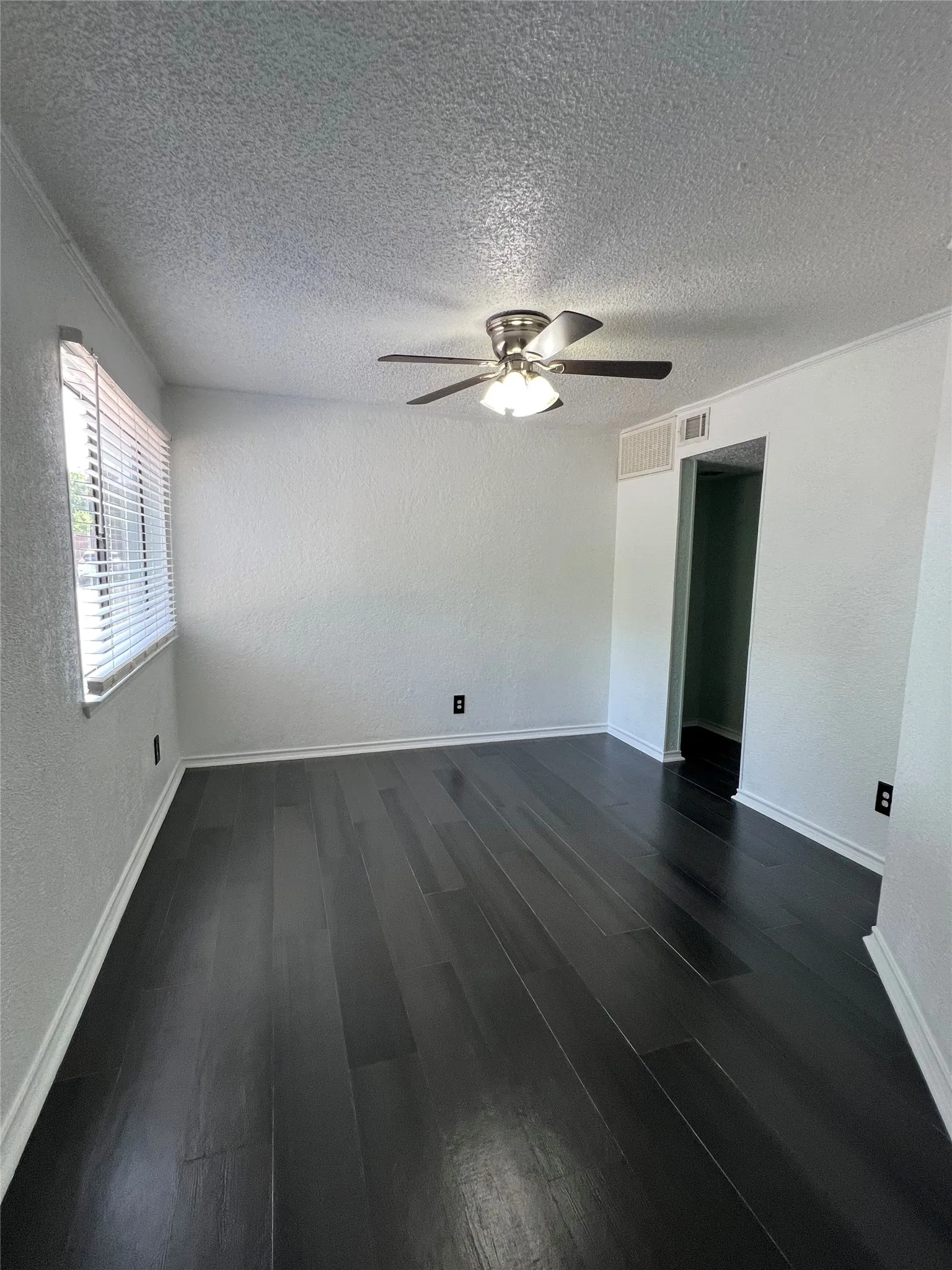 Condominium For Sale in Dallas County , 9811 Walnut Street 104, Dallas, Texas 75243, 1 Bedroom, 1 Bathroom, Garage spaces, 551 Sqft, built in 1981, Price $59,900, mls#21344250, Real Estate Agent in Dallas, Homes For Sale in Dallas county, Homes For Sale in Dallas, Realtor in Dallas Texas, Real Estate Brokerage Independent Realty Texas, Luminita Cordes Realtor