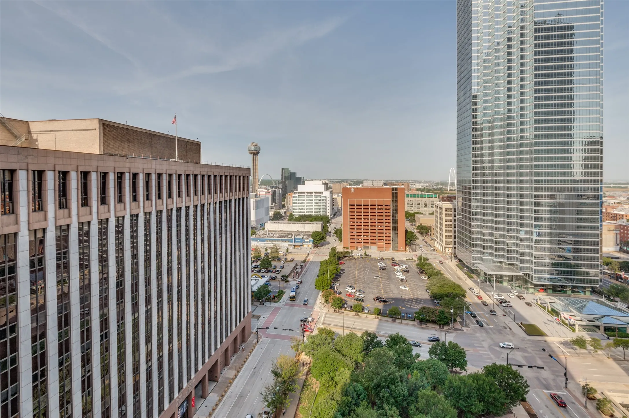 Condominium For Sale in Dallas County , 1200 Main Street 1703, Dallas, Texas 75202, 1 Bedroom, 1 Bathroom, 1 Garage spaces, 757 Sqft, built in 1974, mls#21346443, Real Estate Agent in Dallas, Homes For Sale in Dallas county, Homes For Sale in Dallas, Realtor in Dallas Texas, Real Estate Brokerage Independent Realty Texas, Luminita Cordes Realtor