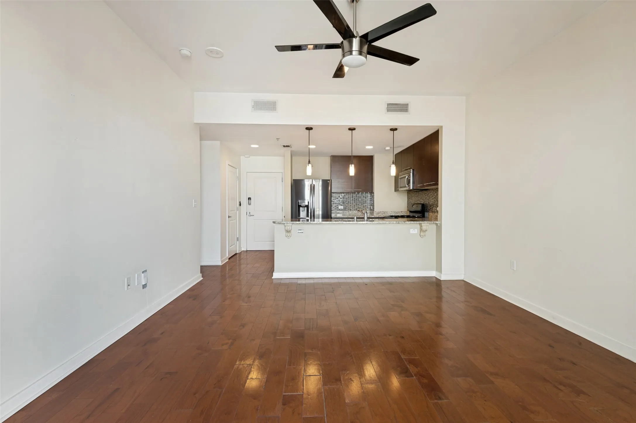 Condominium For Sale in Dallas County , 1200 Main Street 1703, Dallas, Texas 75202, 1 Bedroom, 1 Bathroom, 1 Garage spaces, 757 Sqft, built in 1974, mls#21346443, Real Estate Agent in Dallas, Homes For Sale in Dallas county, Homes For Sale in Dallas, Realtor in Dallas Texas, Real Estate Brokerage Independent Realty Texas, Luminita Cordes Realtor