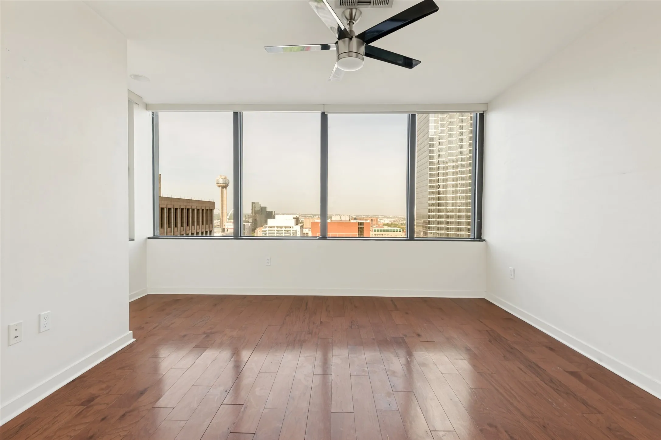 Condominium For Sale in Dallas County , 1200 Main Street 1703, Dallas, Texas 75202, 1 Bedroom, 1 Bathroom, 1 Garage spaces, 757 Sqft, built in 1974, mls#21346443, Real Estate Agent in Dallas, Homes For Sale in Dallas county, Homes For Sale in Dallas, Realtor in Dallas Texas, Real Estate Brokerage Independent Realty Texas, Luminita Cordes Realtor
