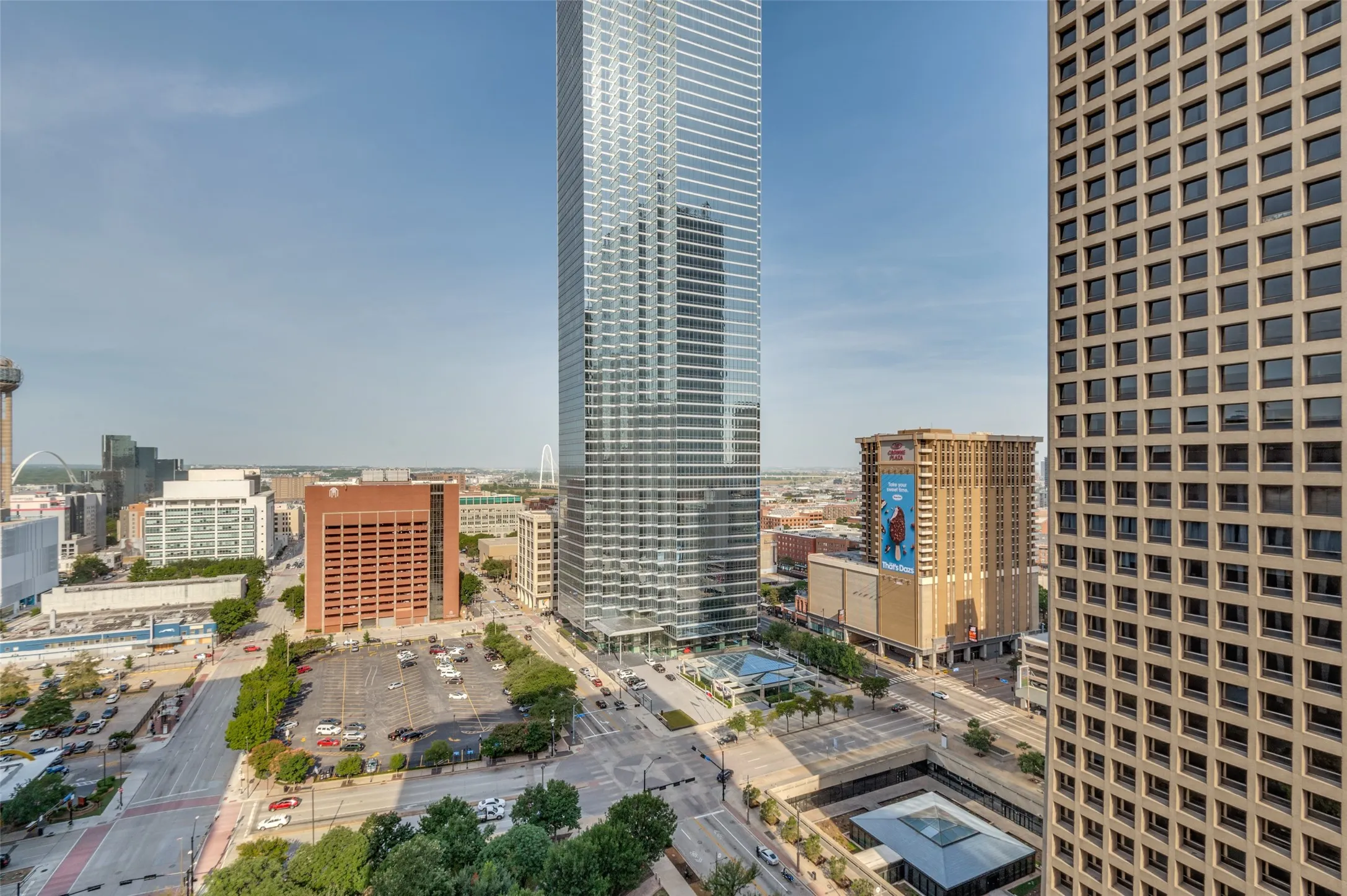 Condominium For Sale in Dallas County , 1200 Main Street 1703, Dallas, Texas 75202, 1 Bedroom, 1 Bathroom, 1 Garage spaces, 757 Sqft, built in 1974, mls#21346443, Real Estate Agent in Dallas, Homes For Sale in Dallas county, Homes For Sale in Dallas, Realtor in Dallas Texas, Real Estate Brokerage Independent Realty Texas, Luminita Cordes Realtor