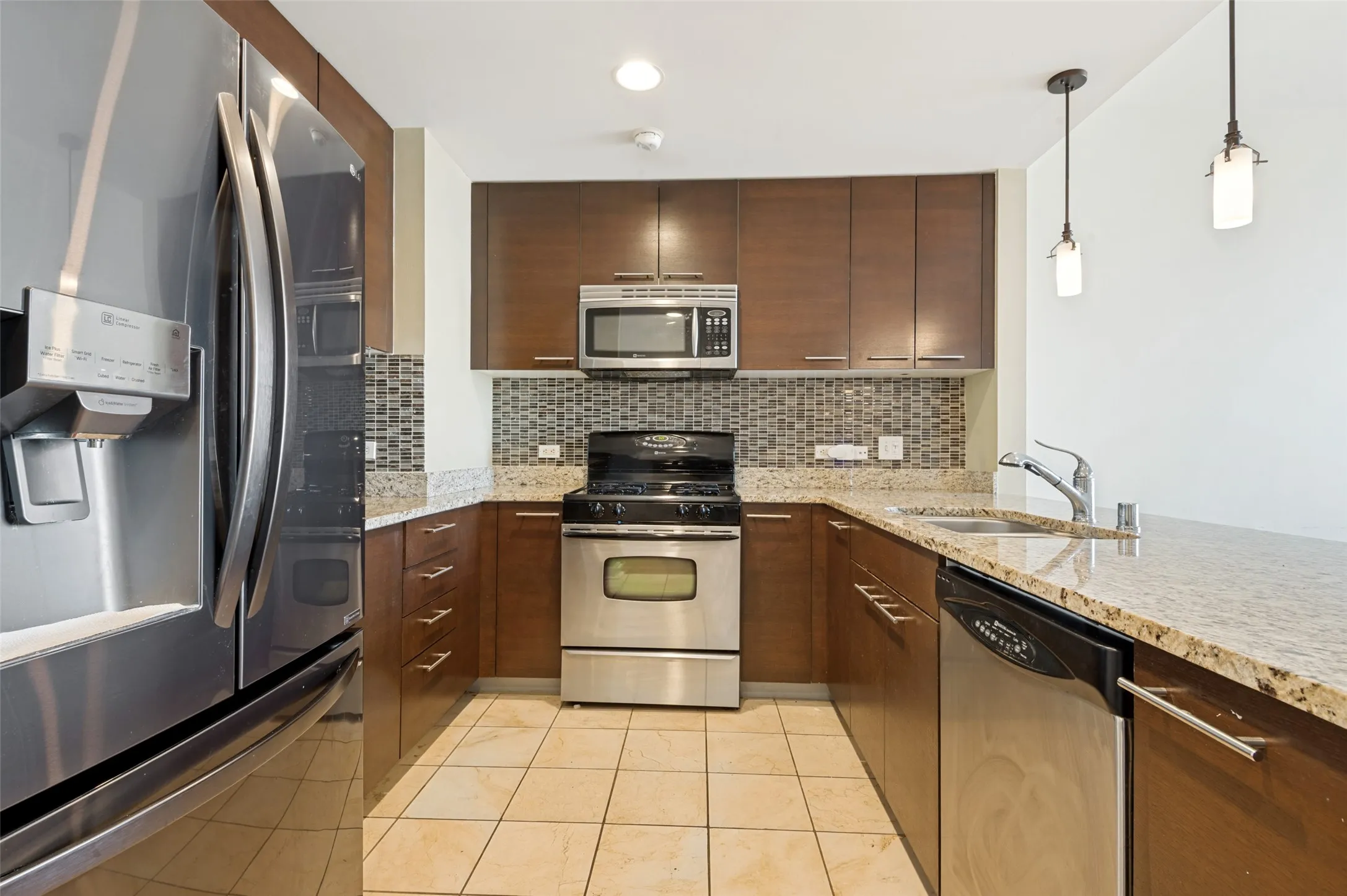 Condominium For Sale in Dallas County , 1200 Main Street 1703, Dallas, Texas 75202, 1 Bedroom, 1 Bathroom, 1 Garage spaces, 757 Sqft, built in 1974, mls#21346443, Real Estate Agent in Dallas, Homes For Sale in Dallas county, Homes For Sale in Dallas, Realtor in Dallas Texas, Real Estate Brokerage Independent Realty Texas, Luminita Cordes Realtor