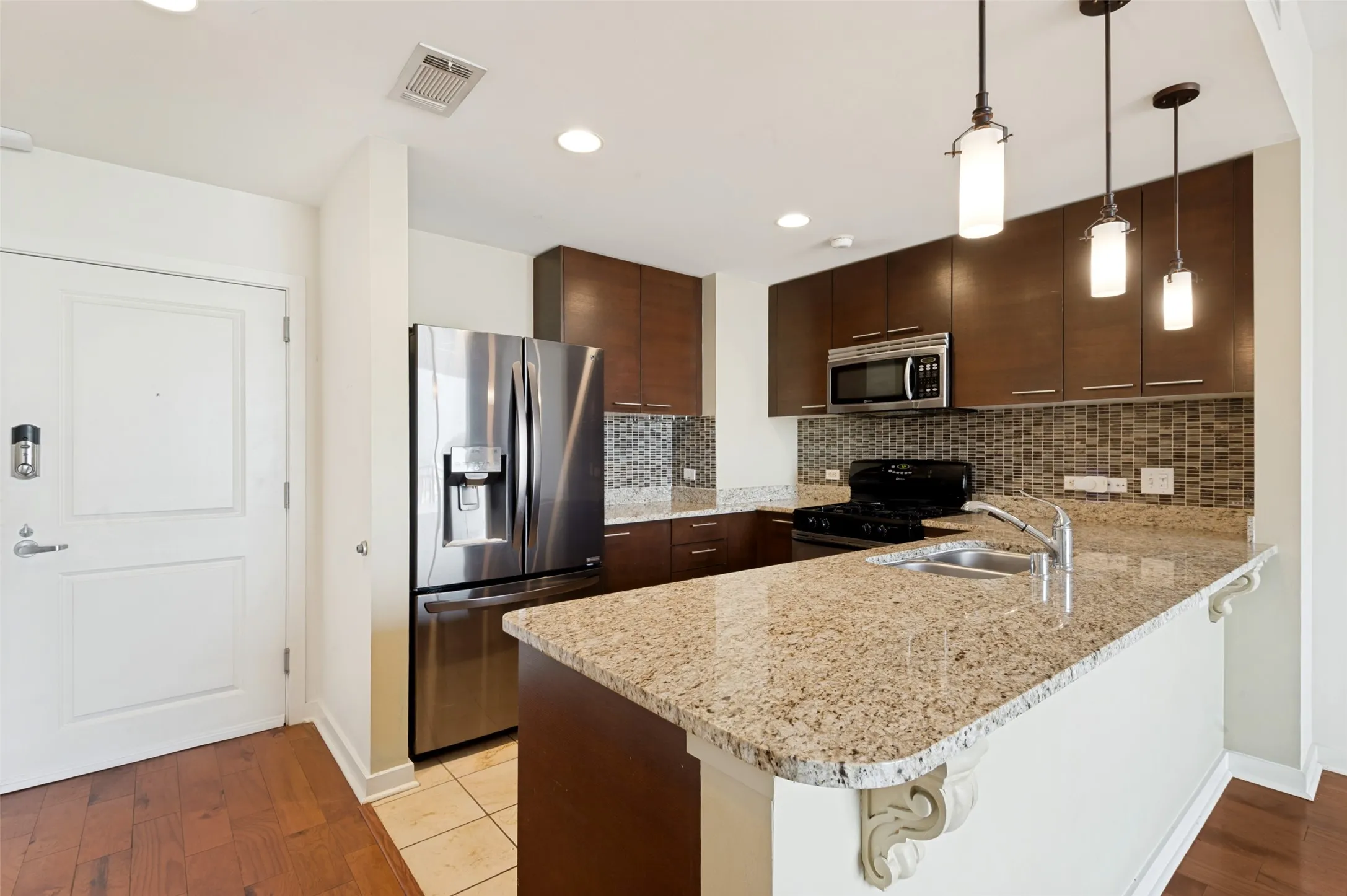 Condominium For Sale in Dallas County , 1200 Main Street 1703, Dallas, Texas 75202, 1 Bedroom, 1 Bathroom, 1 Garage spaces, 757 Sqft, built in 1974, mls#21346443, Real Estate Agent in Dallas, Homes For Sale in Dallas county, Homes For Sale in Dallas, Realtor in Dallas Texas, Real Estate Brokerage Independent Realty Texas, Luminita Cordes Realtor