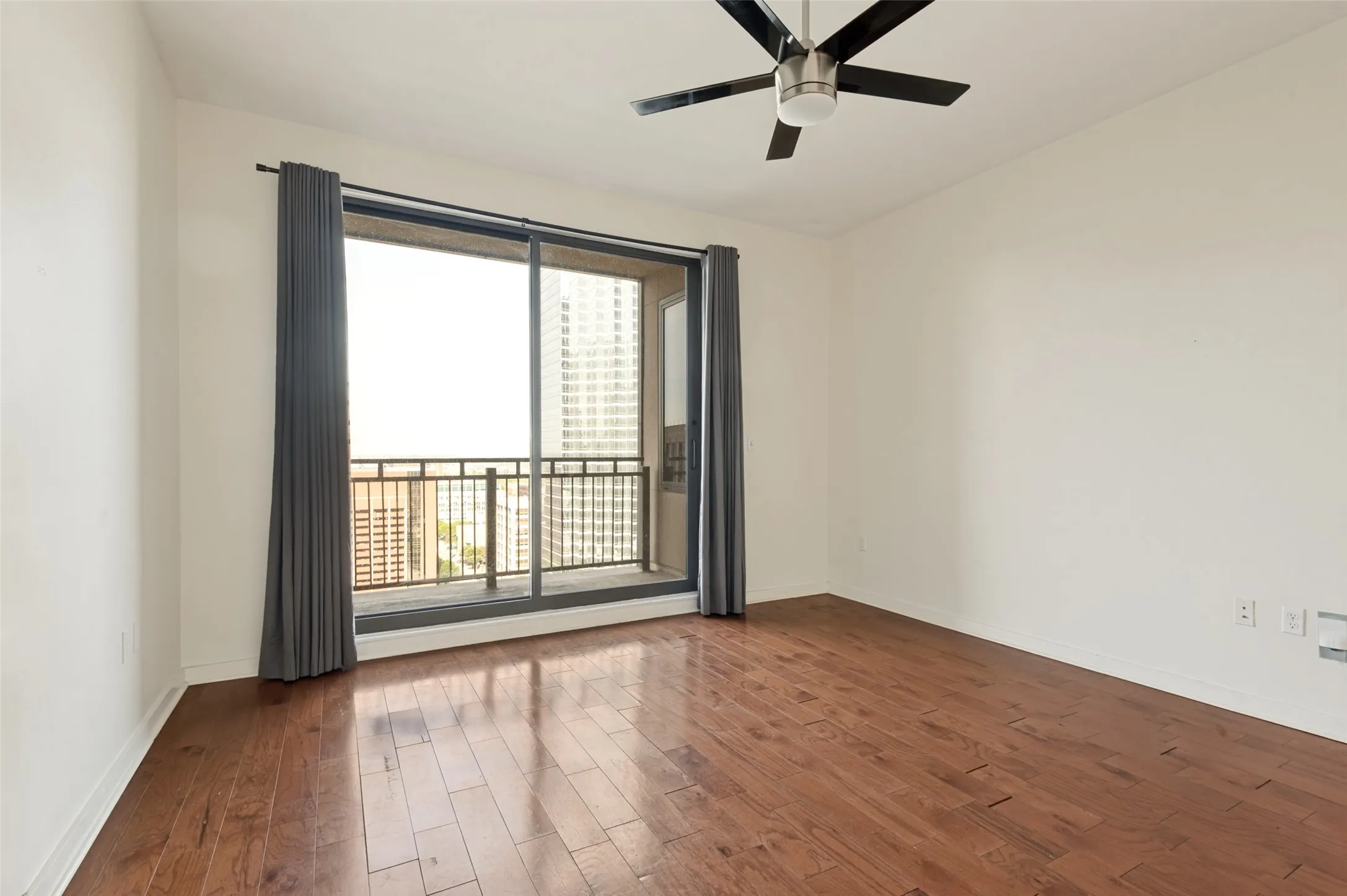 Condominium For Sale in Dallas County , 1200 Main Street 1703, Dallas, Texas 75202, 1 Bedroom, 1 Bathroom, 1 Garage spaces, 757 Sqft, built in 1974, mls#21346443, Real Estate Agent in Dallas, Homes For Sale in Dallas county, Homes For Sale in Dallas, Realtor in Dallas Texas, Real Estate Brokerage Independent Realty Texas, Luminita Cordes Realtor