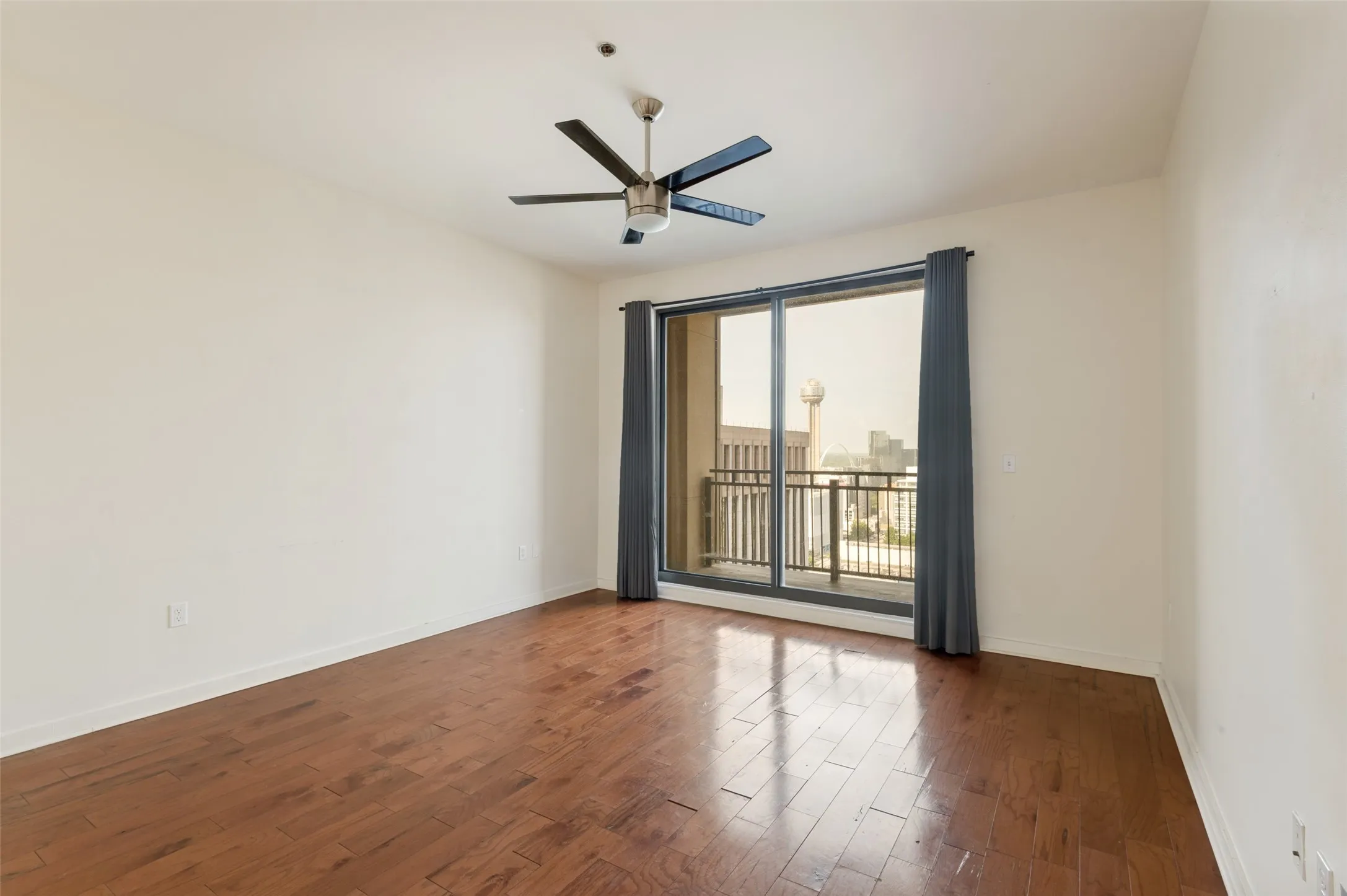 Condominium For Sale in Dallas County , 1200 Main Street 1703, Dallas, Texas 75202, 1 Bedroom, 1 Bathroom, 1 Garage spaces, 757 Sqft, built in 1974, mls#21346443, Real Estate Agent in Dallas, Homes For Sale in Dallas county, Homes For Sale in Dallas, Realtor in Dallas Texas, Real Estate Brokerage Independent Realty Texas, Luminita Cordes Realtor