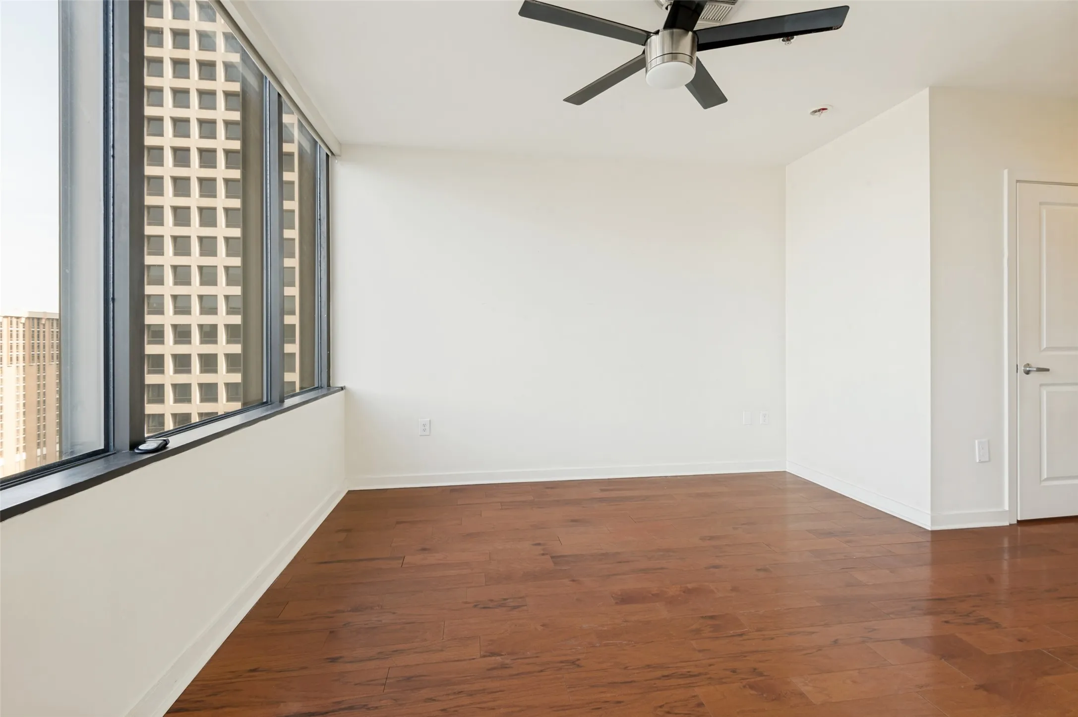 Condominium For Sale in Dallas County , 1200 Main Street 1703, Dallas, Texas 75202, 1 Bedroom, 1 Bathroom, 1 Garage spaces, 757 Sqft, built in 1974, mls#21346443, Real Estate Agent in Dallas, Homes For Sale in Dallas county, Homes For Sale in Dallas, Realtor in Dallas Texas, Real Estate Brokerage Independent Realty Texas, Luminita Cordes Realtor