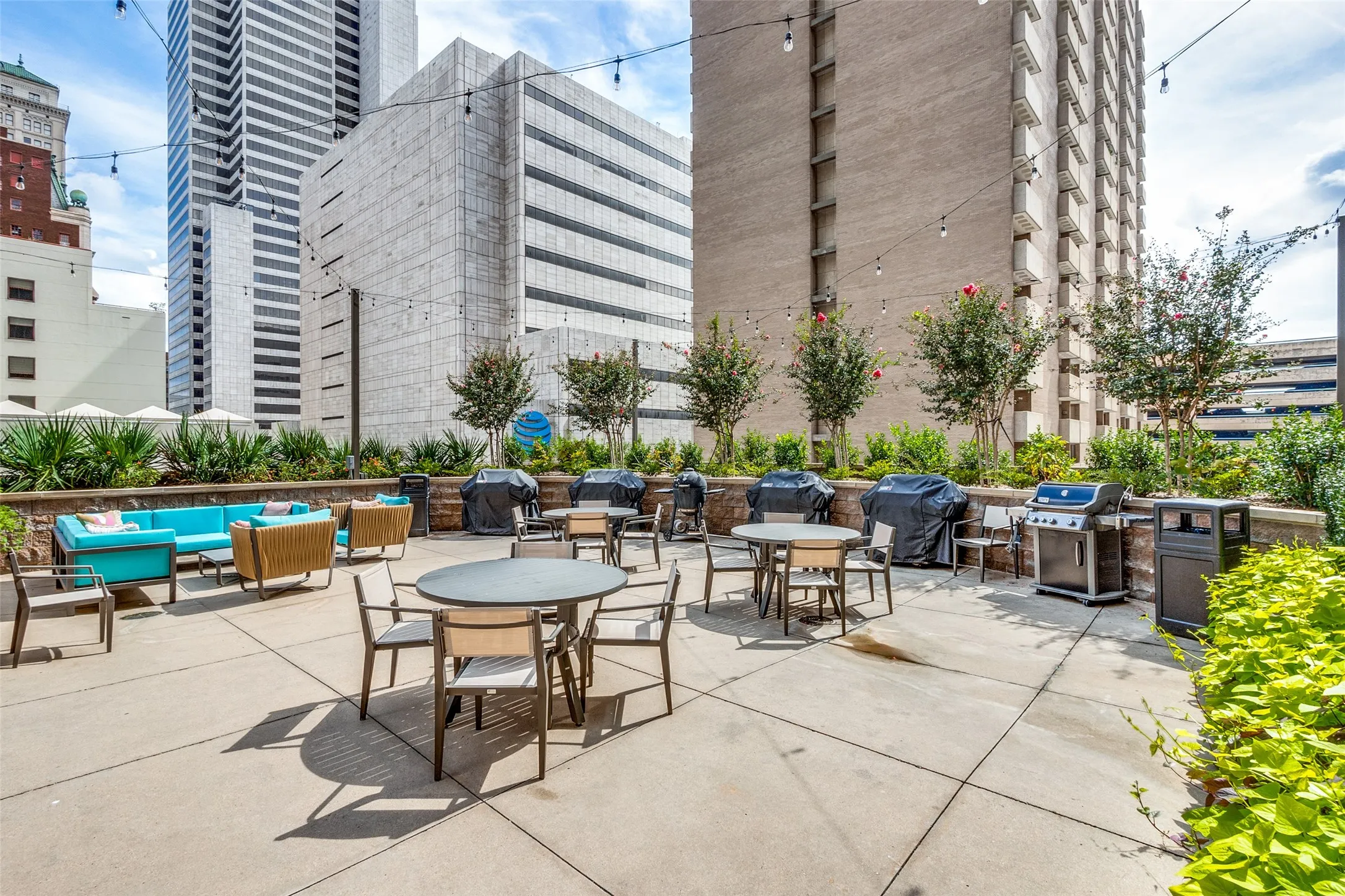 Sixth floor grilling & dining area
