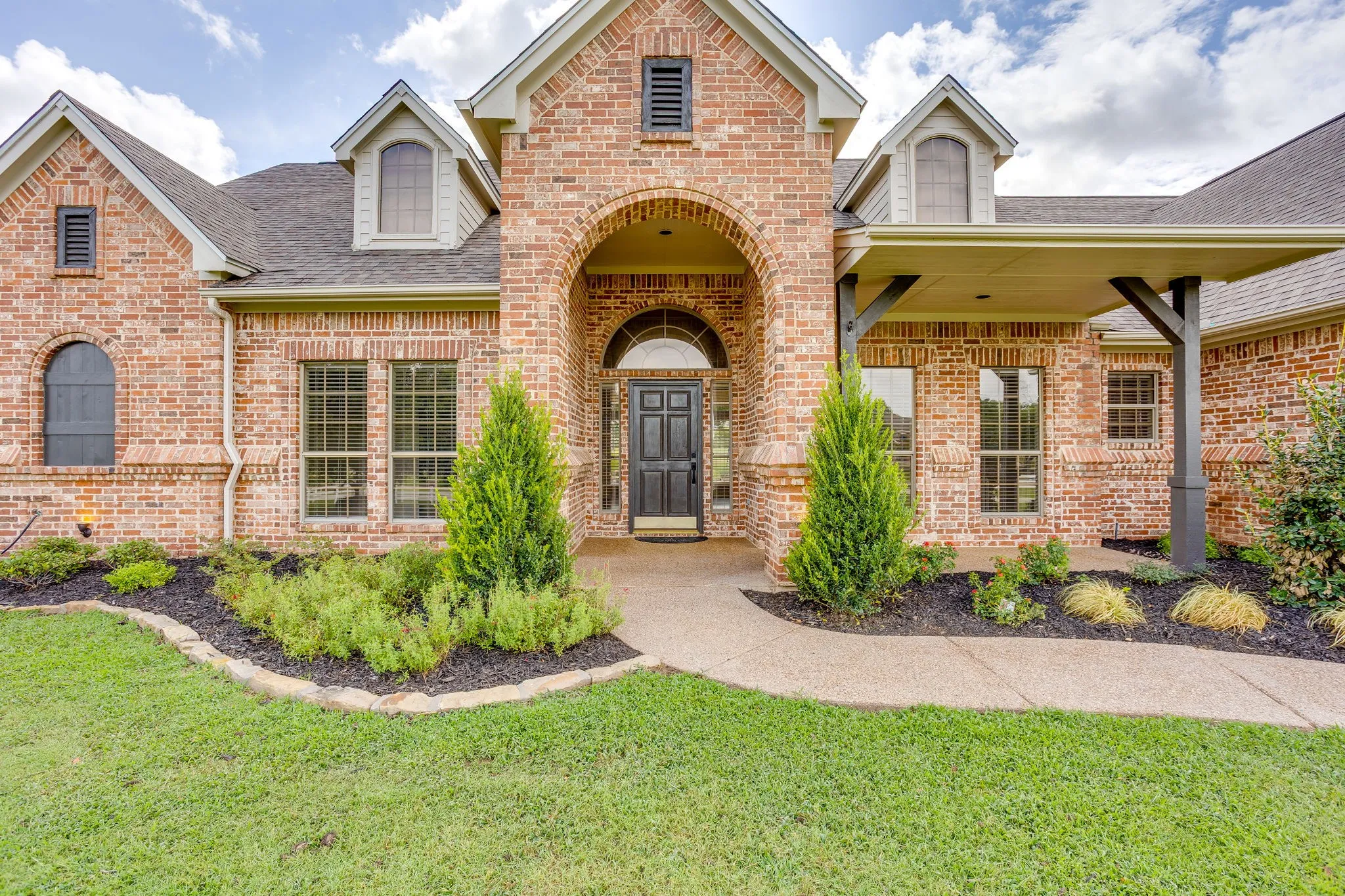 Single Family Residence For Sale in Tarrant County , 13516 Haslet Court, Haslet, Texas 76052, 4 Bedroom, 2 Bathroom, 5 Garage spaces, 2,704 Sqft, built in 1997, Price $950,000, mls#21346428, Real Estate Agent in Haslet, Homes For Sale in Tarrant county, Homes For Sale in Haslet, Realtor in Haslet Texas, Real Estate Brokerage Independent Realty Texas, Luminita Cordes Realtor