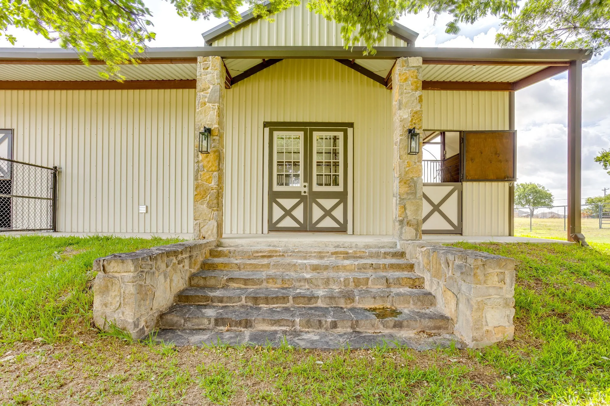 Single Family Residence For Sale in Tarrant County , 13516 Haslet Court, Haslet, Texas 76052, 4 Bedroom, 2 Bathroom, 5 Garage spaces, 2,704 Sqft, built in 1997, Price $950,000, mls#21346428, Real Estate Agent in Haslet, Homes For Sale in Tarrant county, Homes For Sale in Haslet, Realtor in Haslet Texas, Real Estate Brokerage Independent Realty Texas, Luminita Cordes Realtor